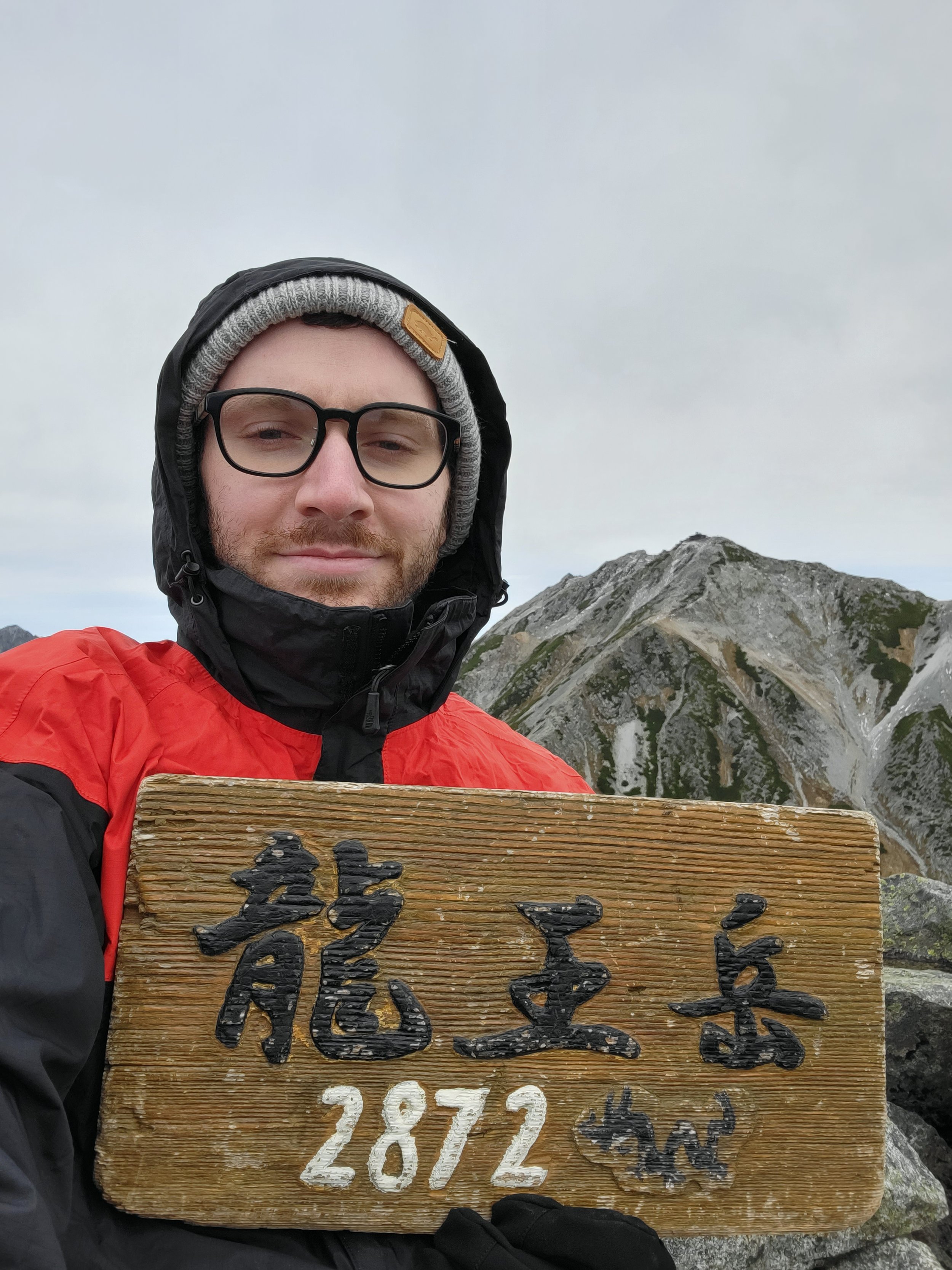 Selfie on top of Ryuodake with Oyama in the background