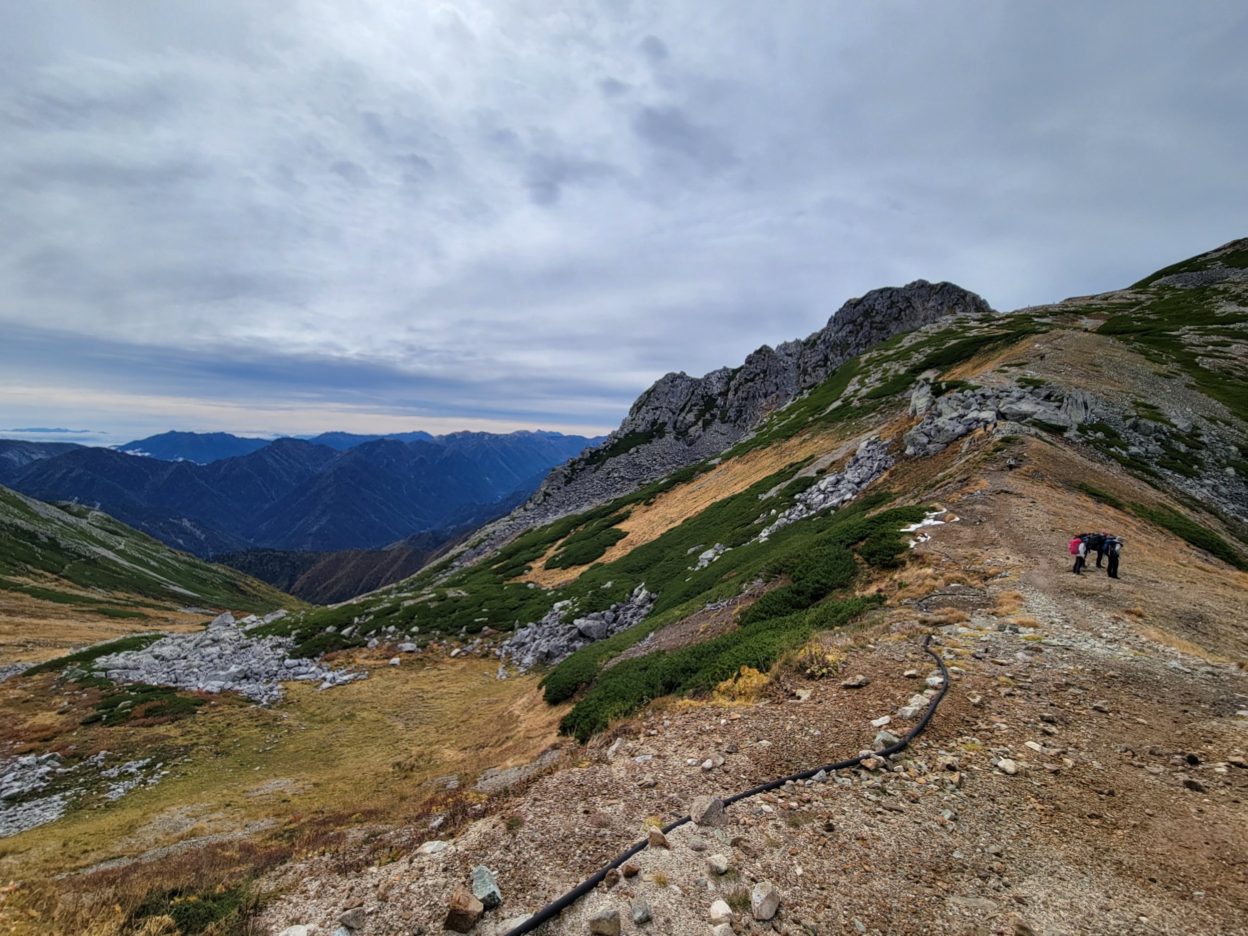 The trail leading to Ryuodake. Taken from the middle point where it splits to either Ryuodake or Oyama