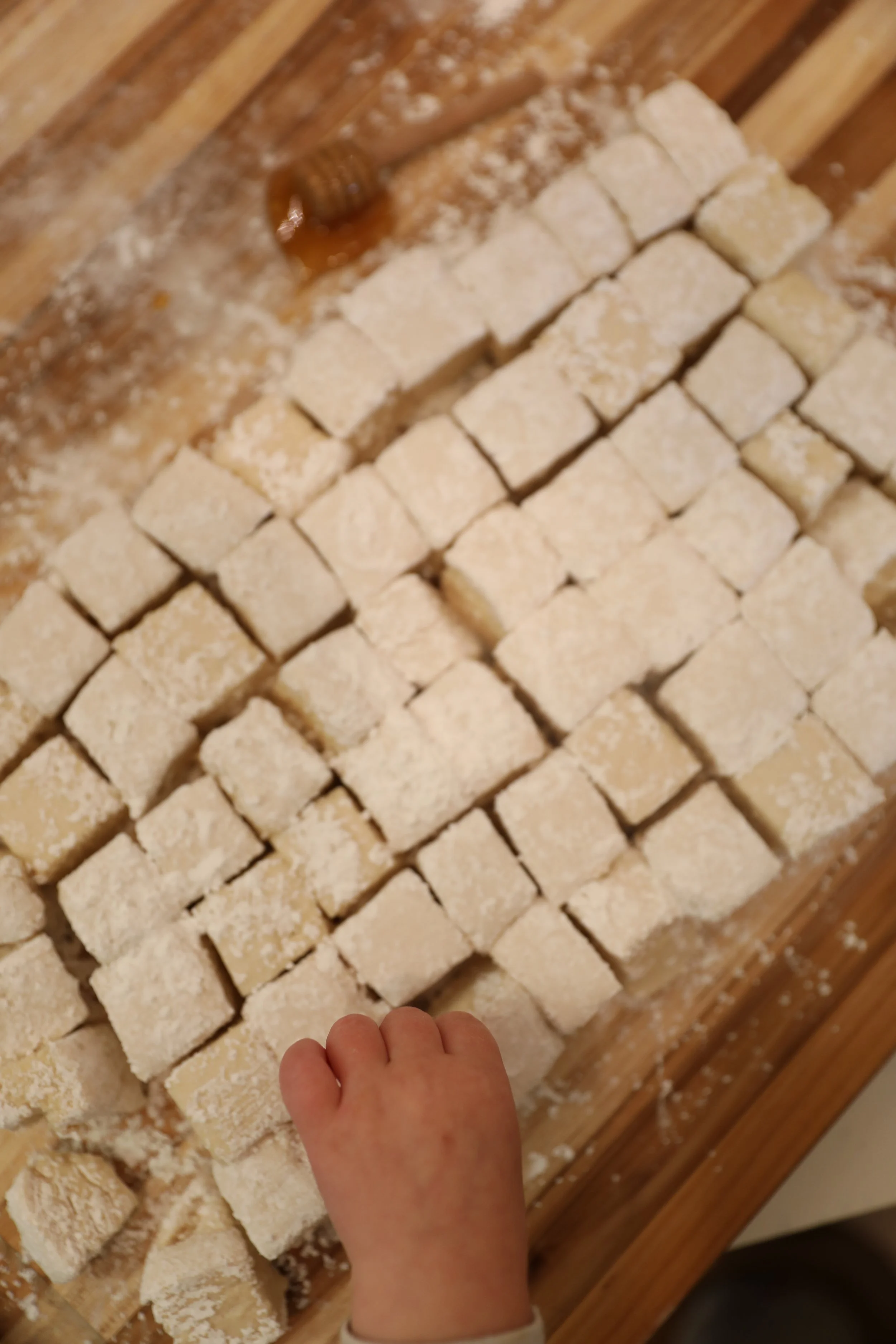 Homemade Honey Marshmallows: A Sweet Little Kitchen Magic 