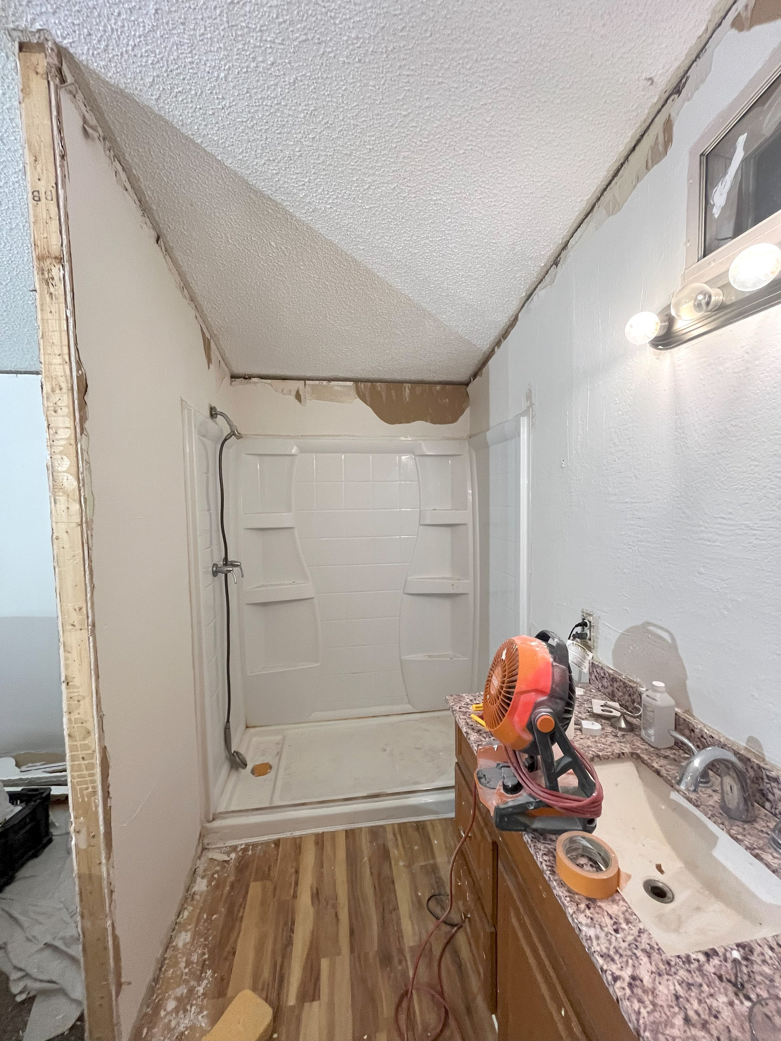 bathroom before 2.jpg