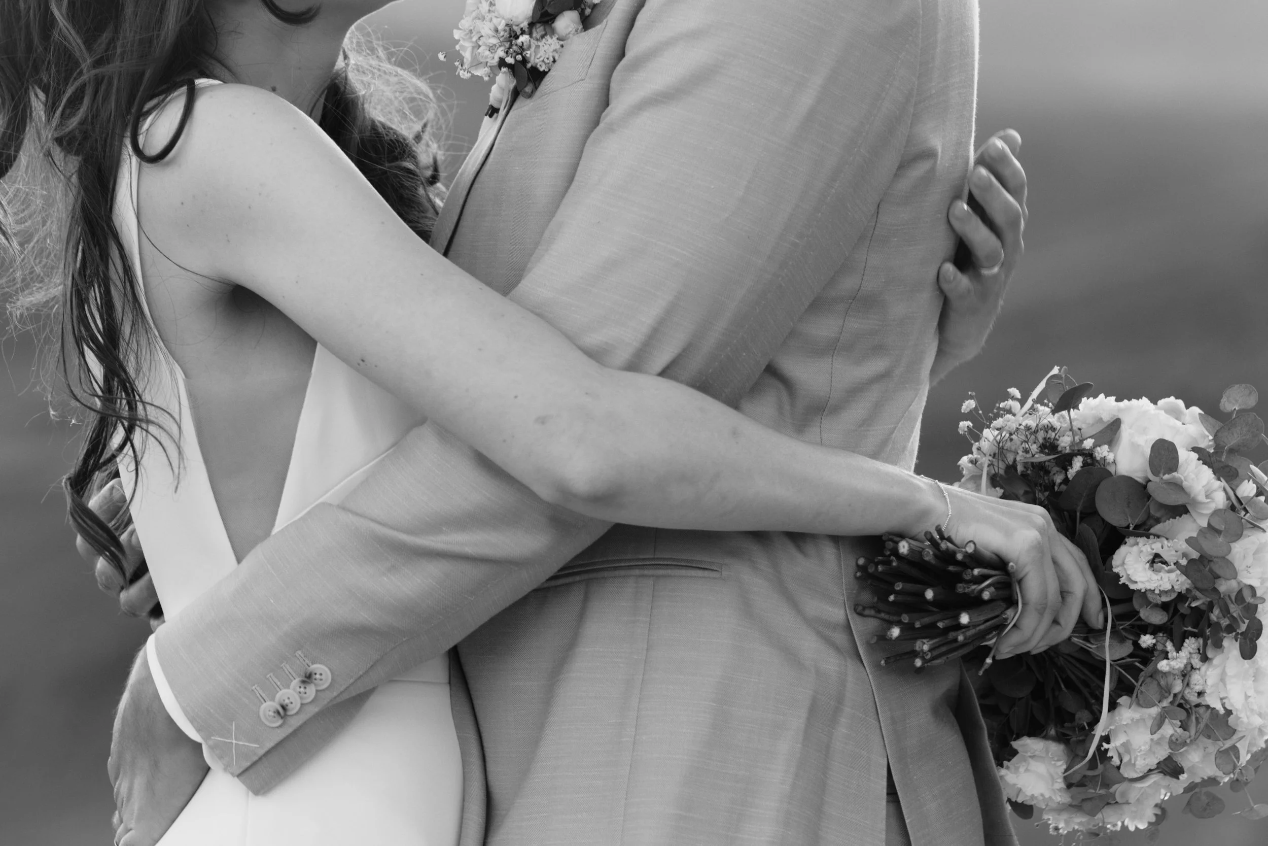 Umarmung des Brautpaars in Abendstimmung, Belalp