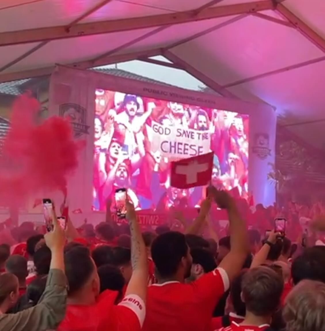 ⚽️ P U B L I C  V I E W I N G  EM2024 ⚽️

Toll wars! 🇨🇭 Nach nun zwei Tagen k&ouml;nnen wir es realisieren, leider ist die Schweiz nicht mehr an der EM2024 mit dabei. Die Stimmung war wieder grandios!

Heute geht es weiter mit dem ersten Halbfinal-