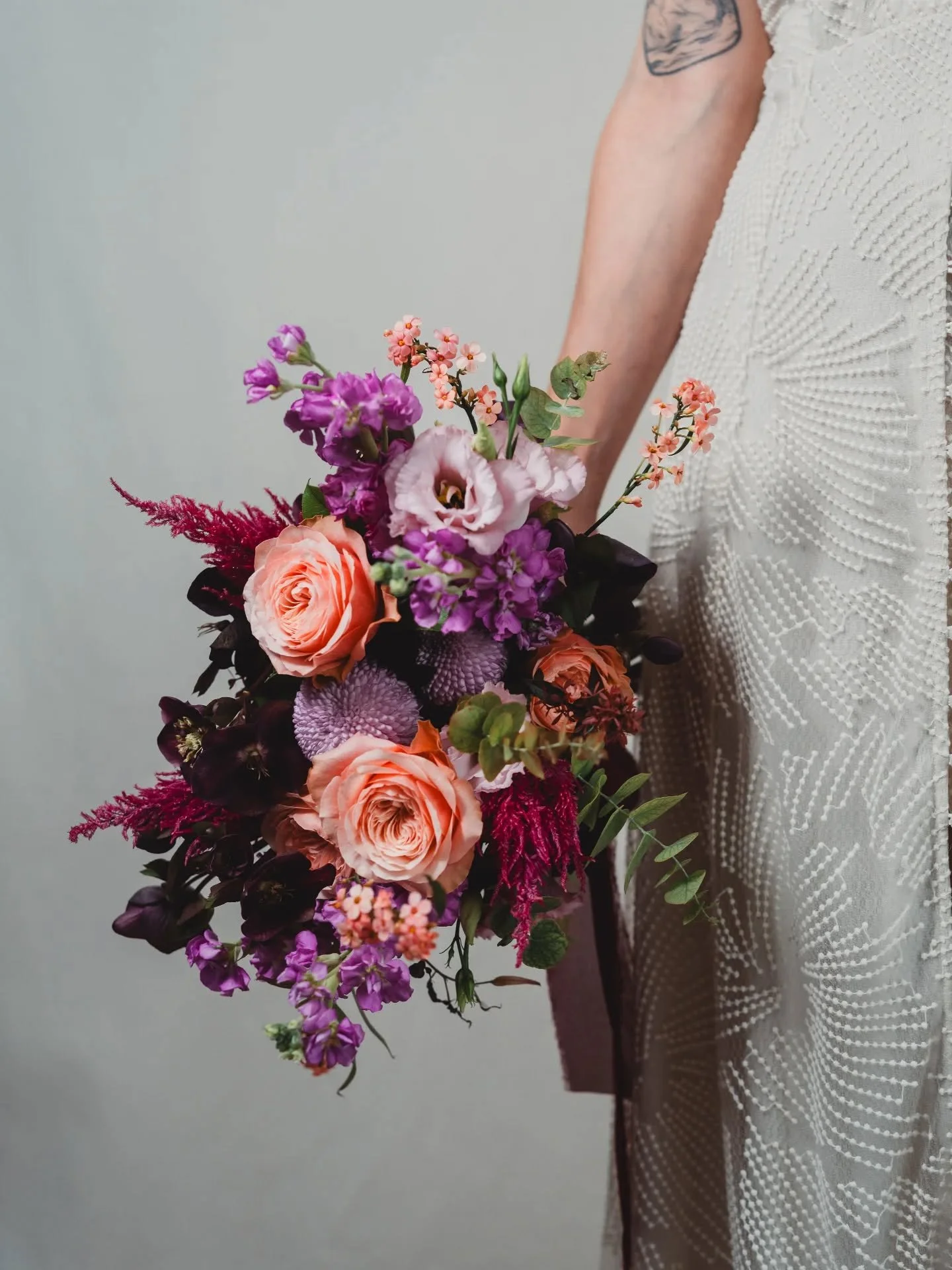 &Ccedil;a y est c'est d&eacute;j&agrave; l'automne ? 😱
J'ai englouti la nouvelle saison de Mercredi en quelques jours (il faut bien que je me divertisse pendant que je frotte les vases du weekend! 🫣) 
&Ccedil;a m'a donn&eacute; envie de ressortir l