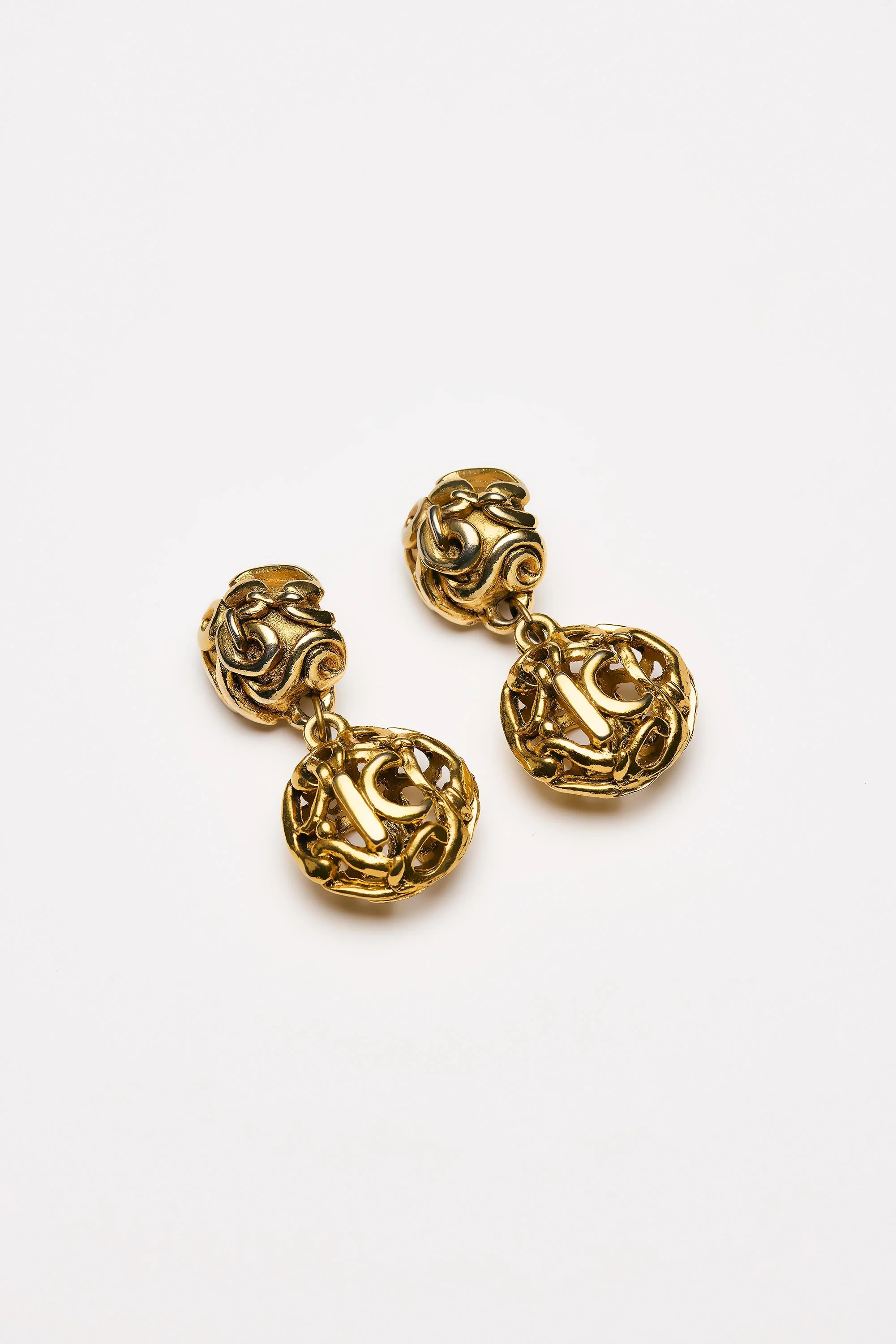 Vintage Costume Jewelry – Kalinger – Large Earclips