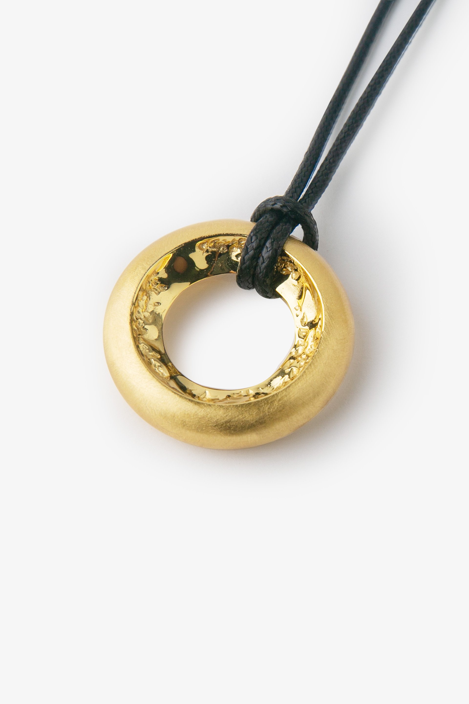 Broken edge donut pendant L_gold_2D1A2835_gb.jpg