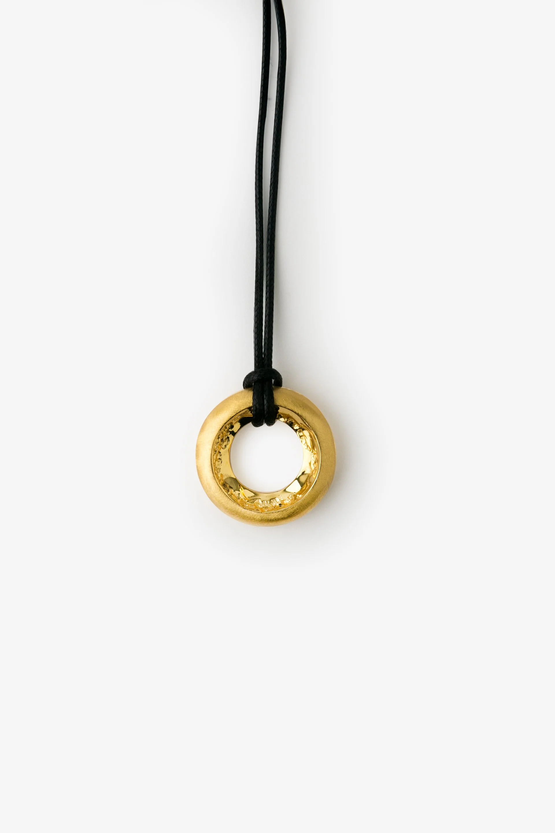 Broken edge donut pendant L_gold_2D1A2824_gb.jpg