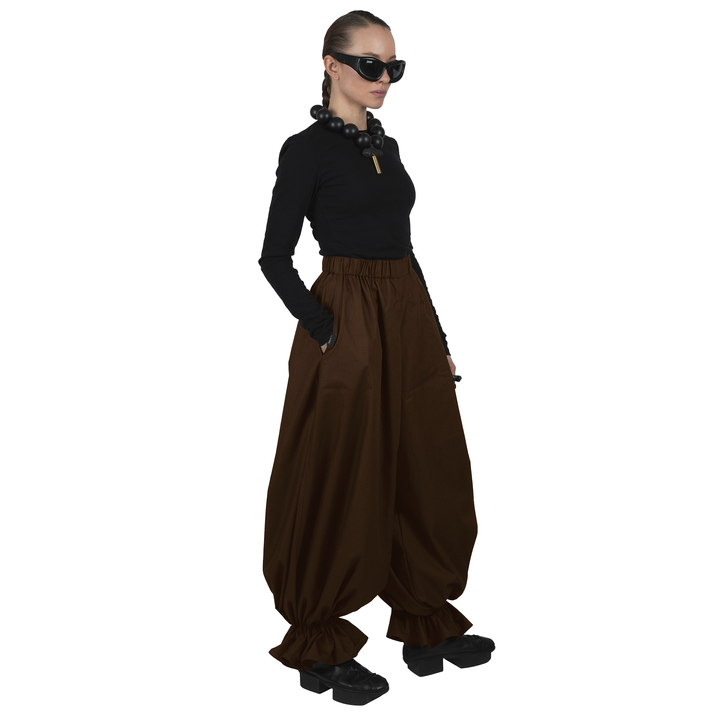ḄÄḶḶÖÖṄ ṖÄṄṪṠ BROWN