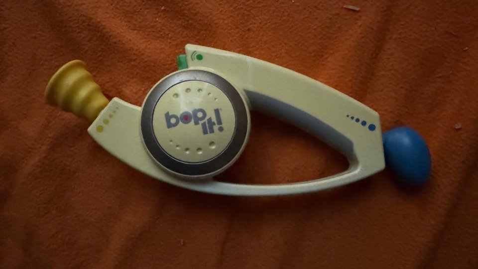 Name: Bop It!  •  Color: UK Version  •  Release Year: 2012  •  Revision Number: Score 20  •  Test Mode Length: 0m 40s