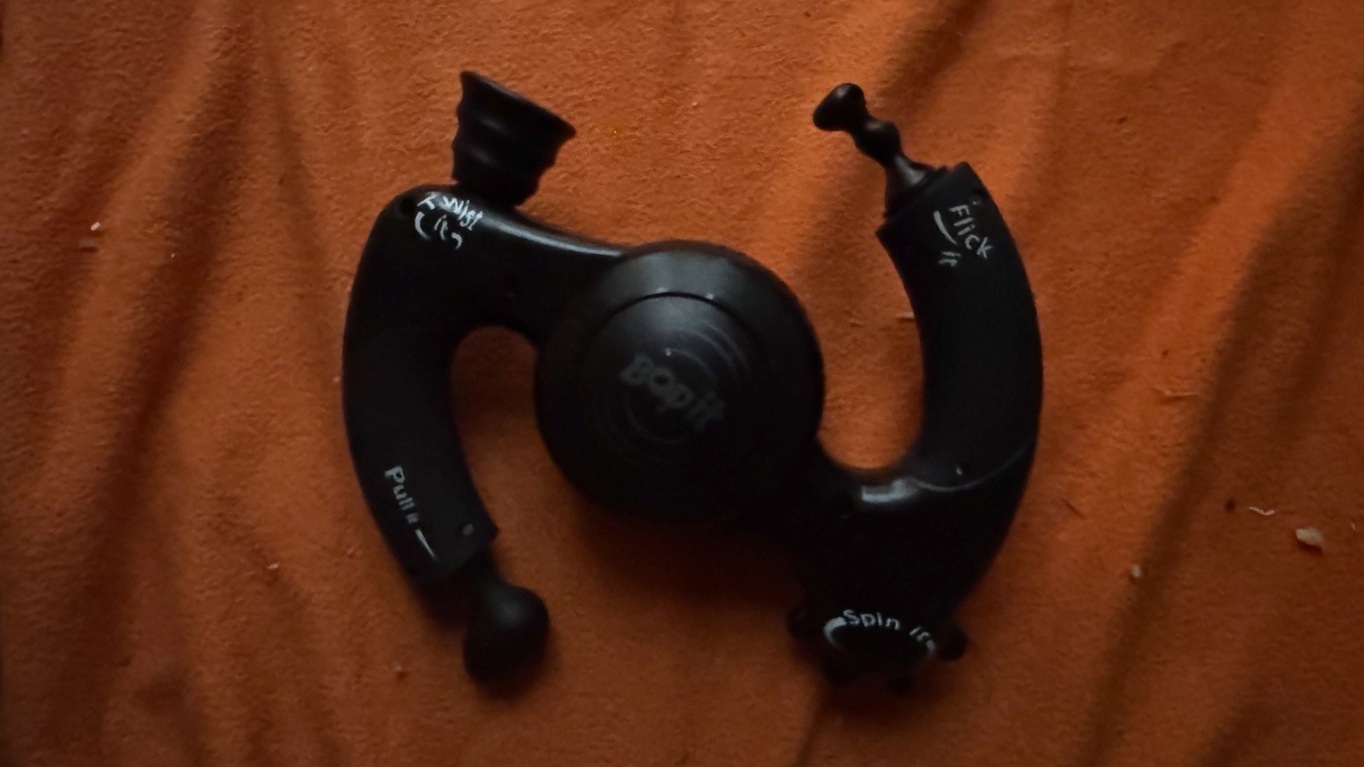 Name: Bop It Extreme 2  •  Color: Black  •  Release Year: 2006  •  Revision Number: 12  •  Test Mode Length: 0m 35s