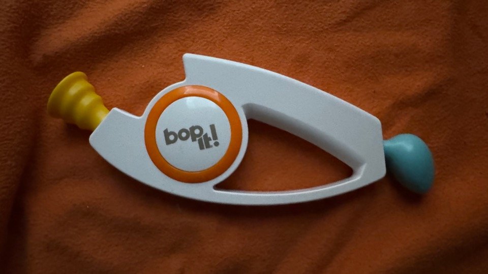 Name: Bop It!  •  Version 4.0  •  Release Year: 2023  •  Revision Number: Refresh US 5  •  Test Mode Length: 0m 39s  •  Changes: Unknown