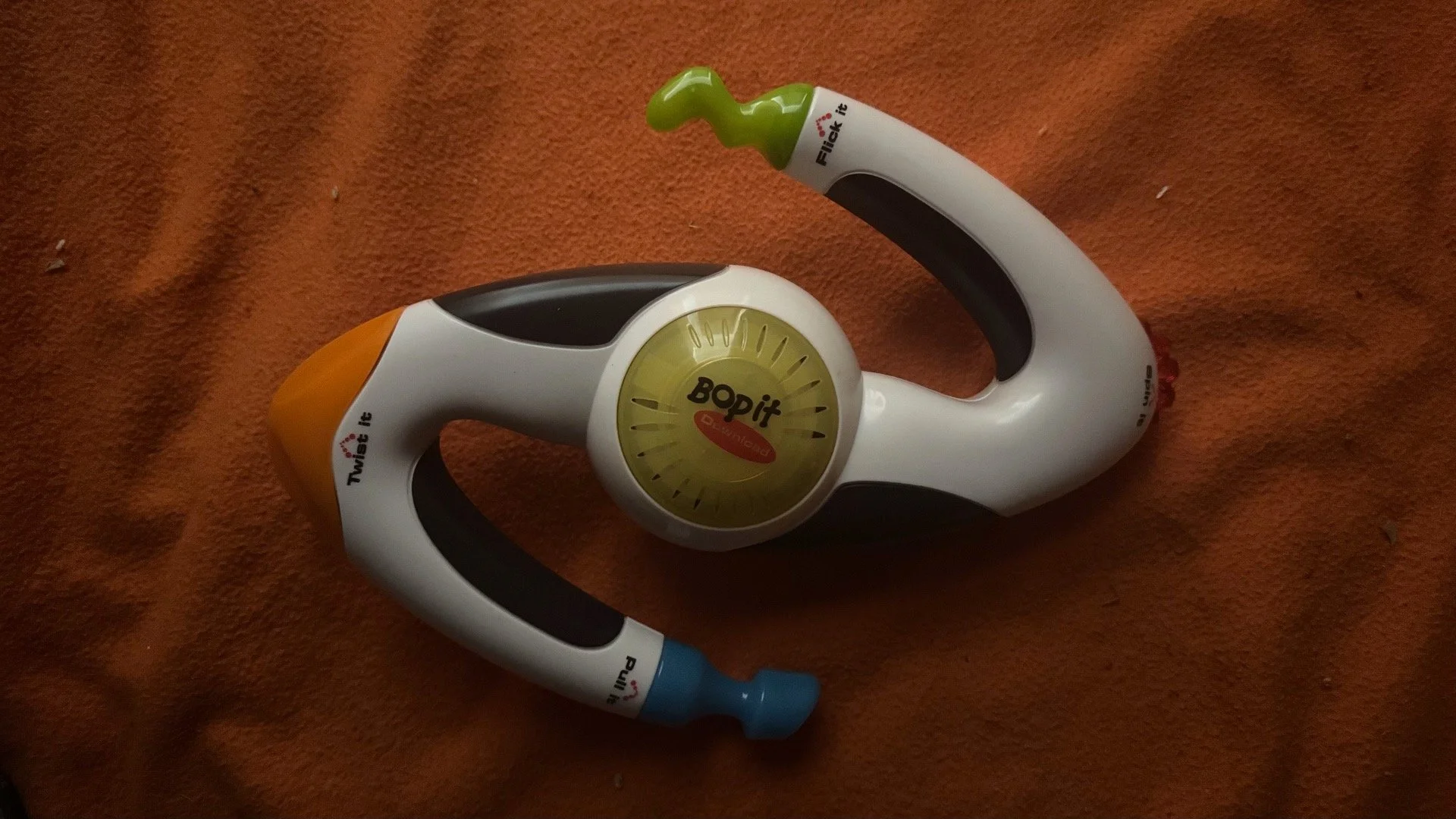Name: Bop It Download  •  Version 2.0  •  Release Year: 2007  •  Revision Number: 3  •  Test Mode Length: 1m 17s  •  Changes: Logo change on button, Bug in Test Mode when Spinning it