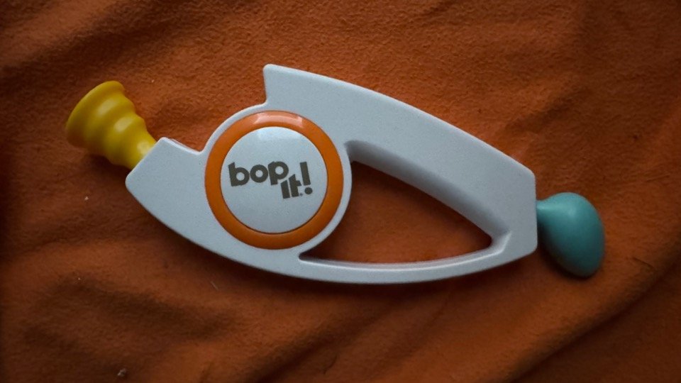 Name: Bop It!  •  Version 5.0  •  Release Year: 2024  •  Revision Number: Refresh US 4  •  Test Mode Length: 0m 39s  •  Changes: Better quality plastic for shell and objects