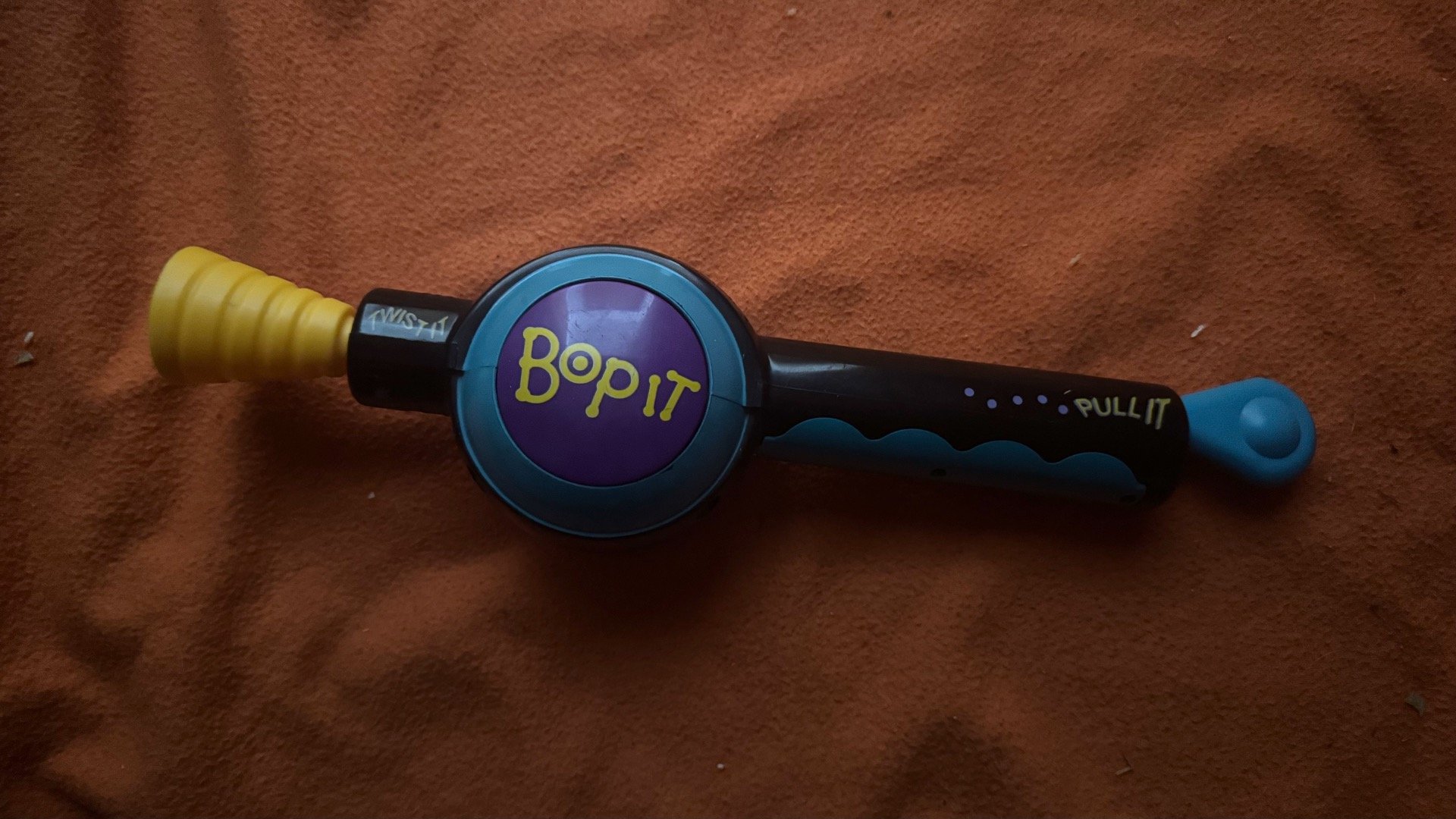 Name: Bop It  •  Version 2.0  •  Release Year: 1998  •  Revision Number: N/A  •  Test Mode Length: 1m 08s  •  Changes: Unknown