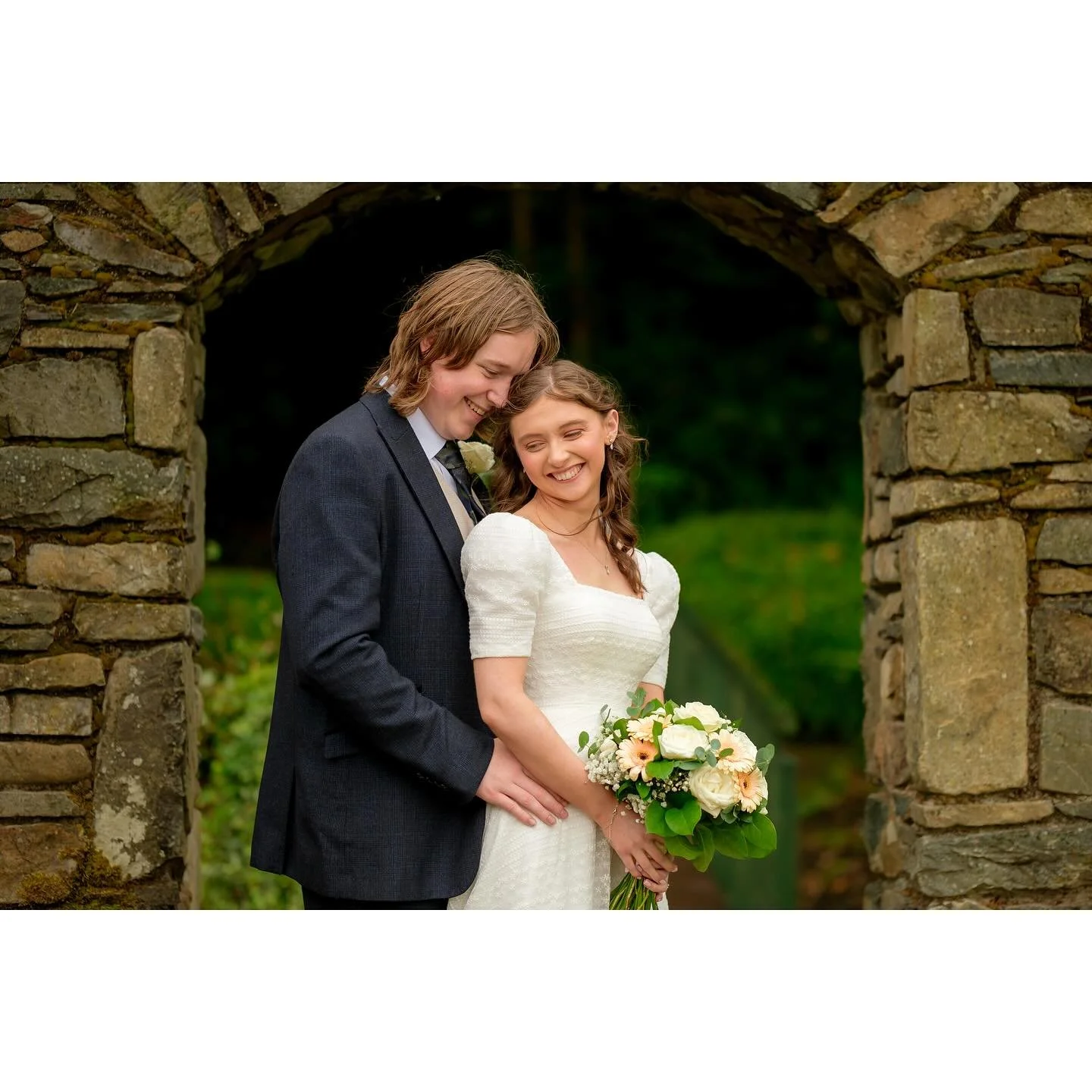 Congratulations @hannahmcc149 &amp; @benmccleary_person!! It was great to be back at the @millbrooklodge once again. These guys never let the wind or rain bother them one bit. Thank you so much for having me and braving the rain!
&bull;
&bull;
www.le