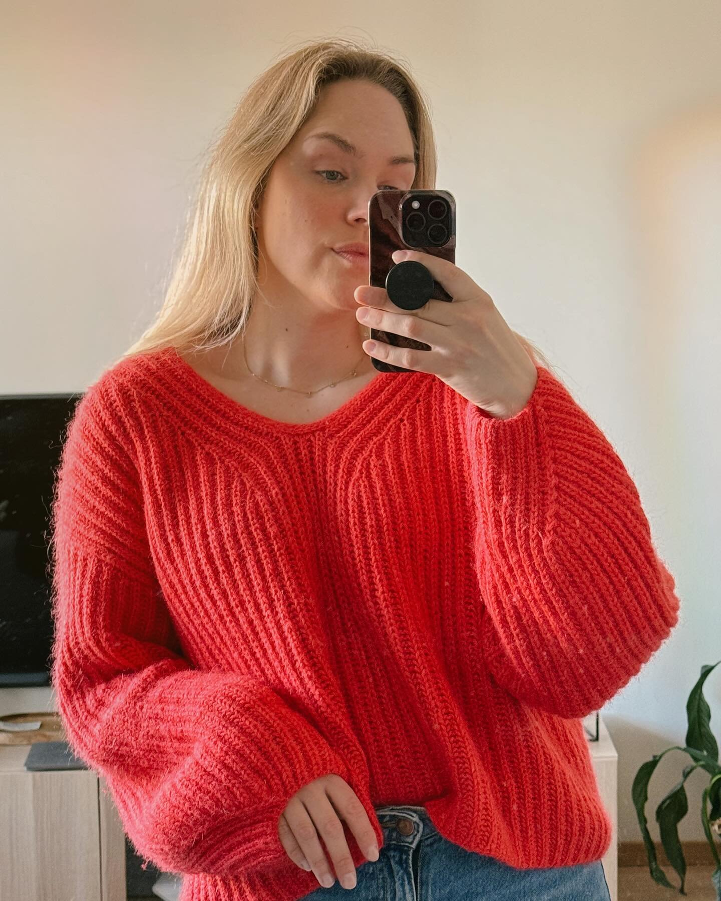 🌹🎈❣️🍓🍄🍉🍎💋

Stella Sweater strikket i #sandnesalpakkaull og #sandnestynnsilkmohair i farge 4008 Poppy.

Oppskrift fra @sandnesgarn ❤️

#stellasweater #patentstrikk