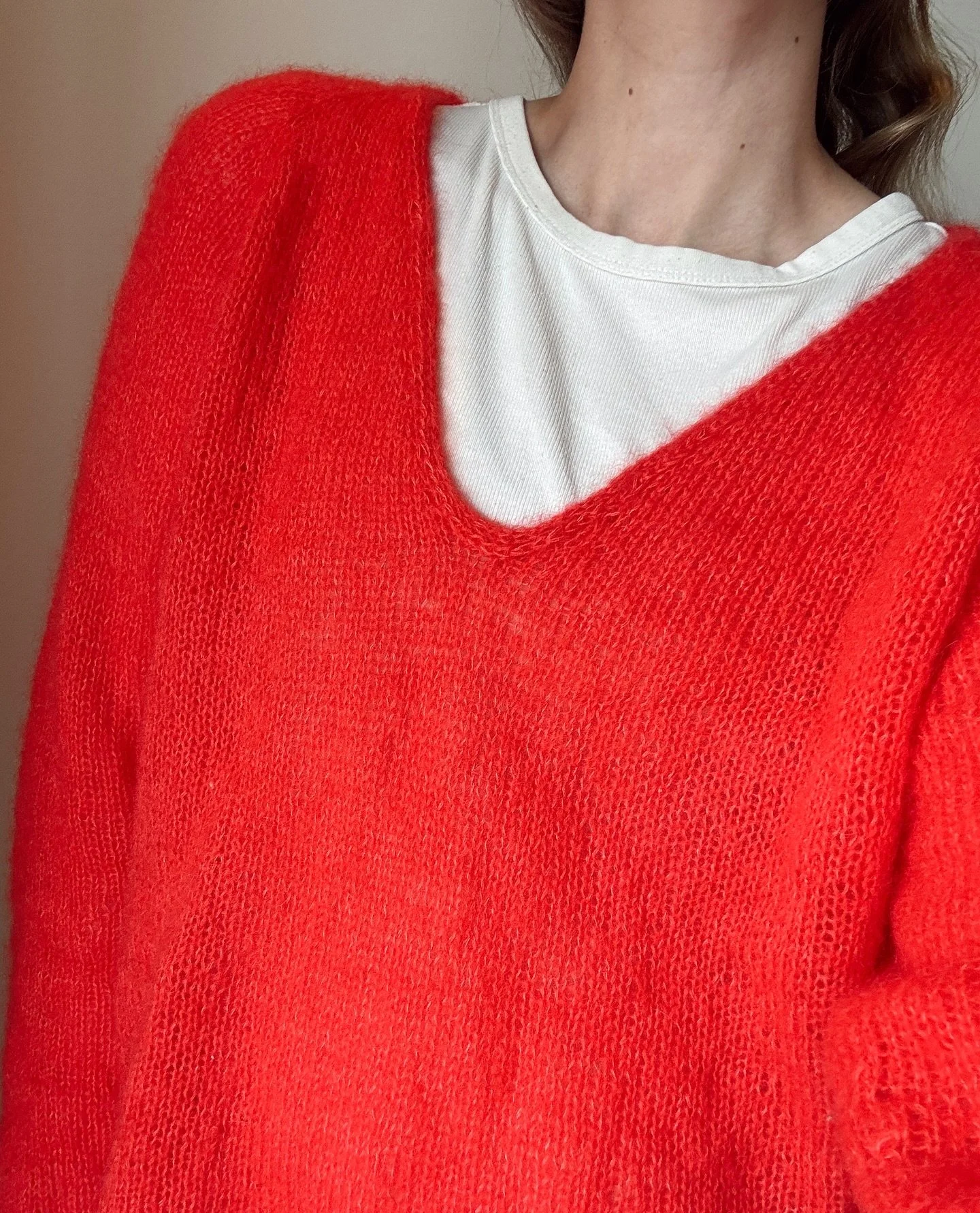 #cumulusbluse ❣️🌹🎈🍒🍄🍅

Oppskrift av @petiteknit 
Strikket i #sandnestynnsilkmohair i farge 4008 Poppy
