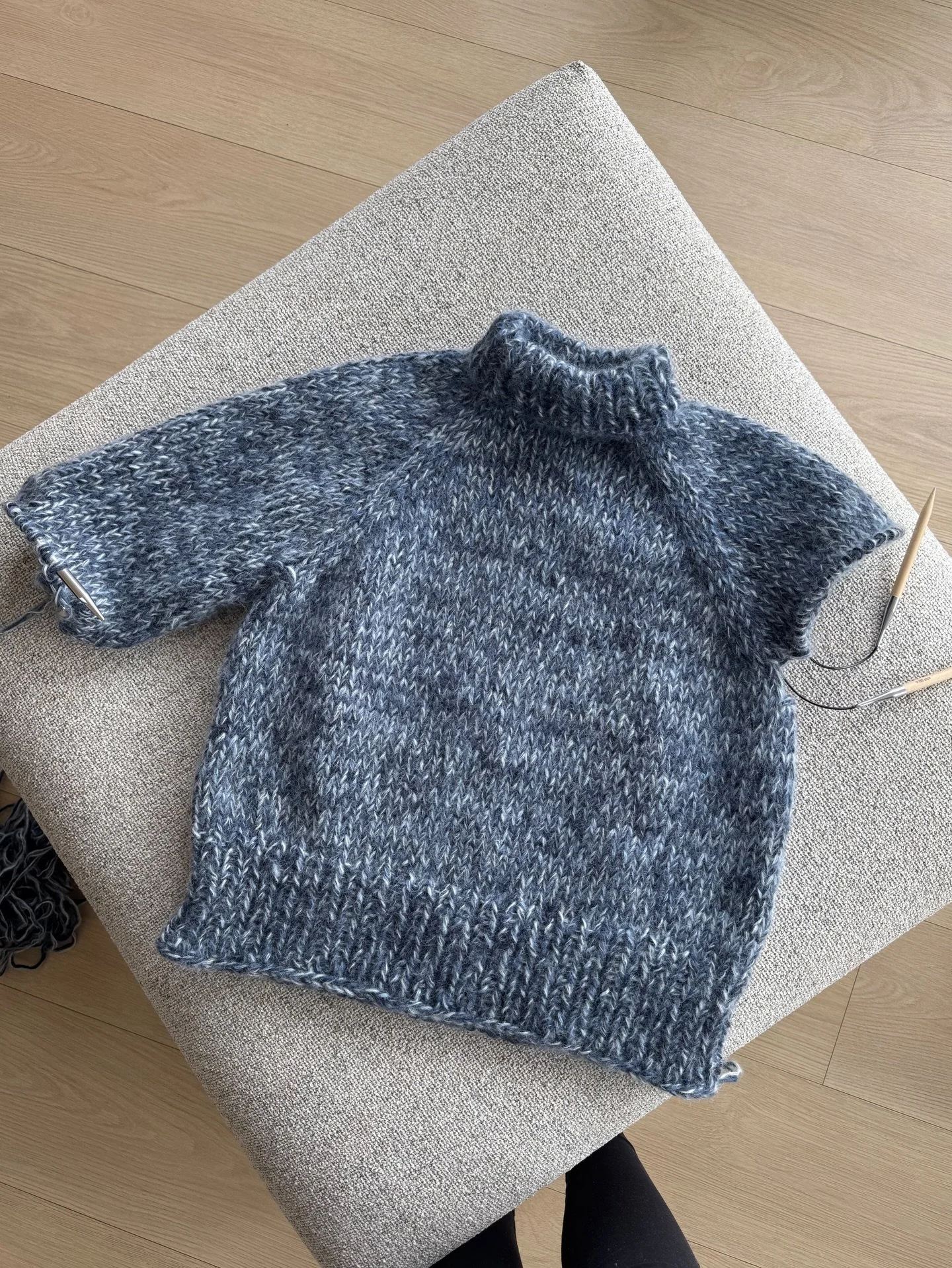 P&aring;skesnaps💛🐣 S&aring; deilig med noen dager hjemme med lille gjengen min. P&aring;ska har best&aring;tt av bes&oslash;k, middager, bollebaking, trilleturer, avslapping, strikking og masse kos🫶🏼🫧☀️