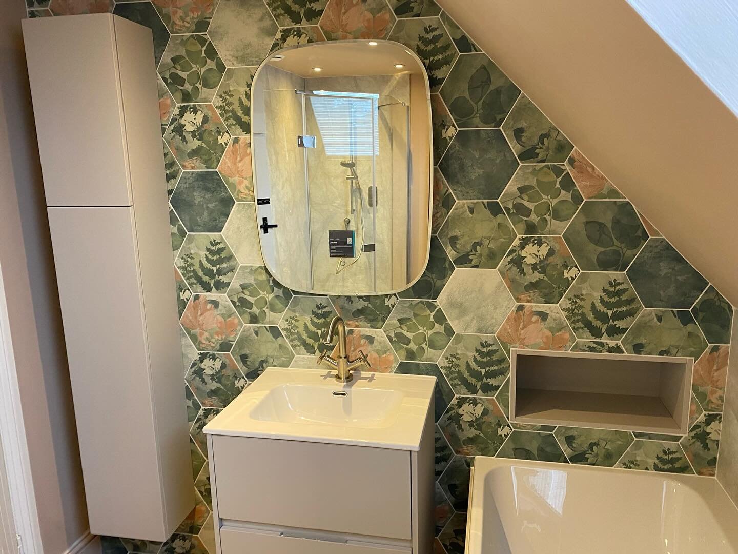 We love this new bathroom installation. Simply stunning. From design to completion we took care of everything in house. #proudofourteam #bathroom #bathroomretailer @ambiancebainuk