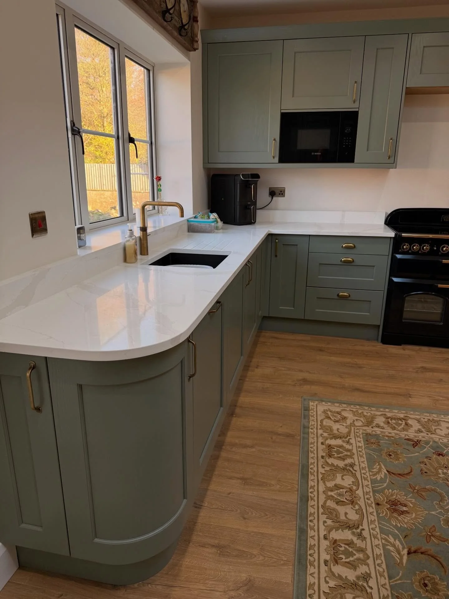 This lovely Shaker kitchen oozes character and practicality. The client approached Dajon for a fresh design as they hadn&rsquo;t found what they were looking for. We were delighted to work with them to achieve their dream kitchen using our British He