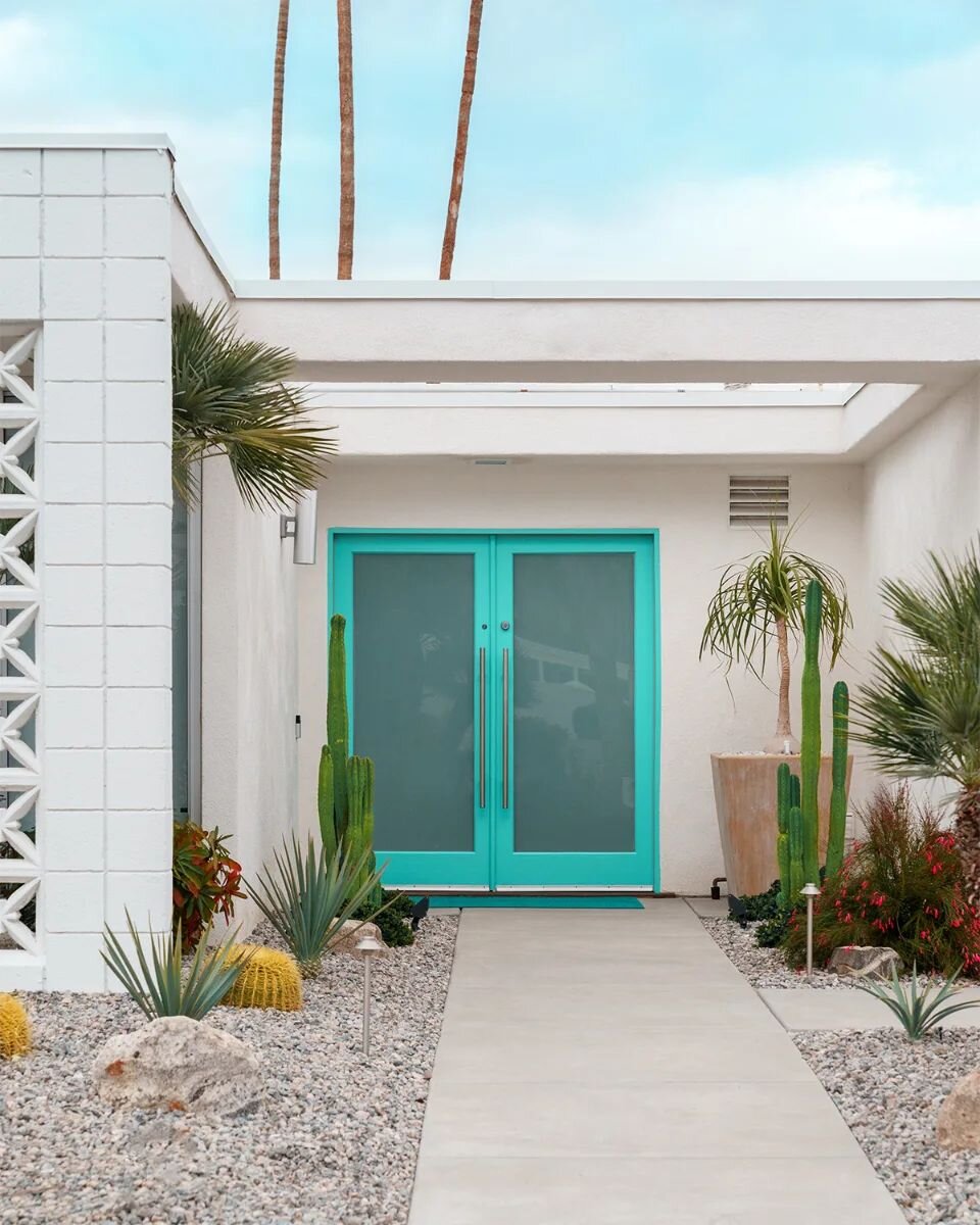 This week is Modernism Week @modernism_week in Palm Springs, California. I thought I would share one of my shots of this mid-century modern house with turquoise blue doors. Team turquoise anyone?

.
.
.
#modernismweek #palmsprings #turquoisedoor #mod