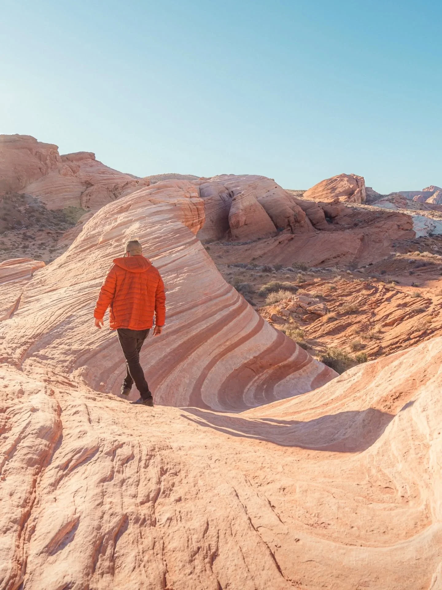 Today's a beautiful overcast day in the desert. I was reviewing old photos and found these sunny, early morning shots from my trip to Valley of Fire State Park in Nevada 🔥

.
.
#NVStateParks #firewave #valleyoffire #valleyoffirestatepark #nevada #vi
