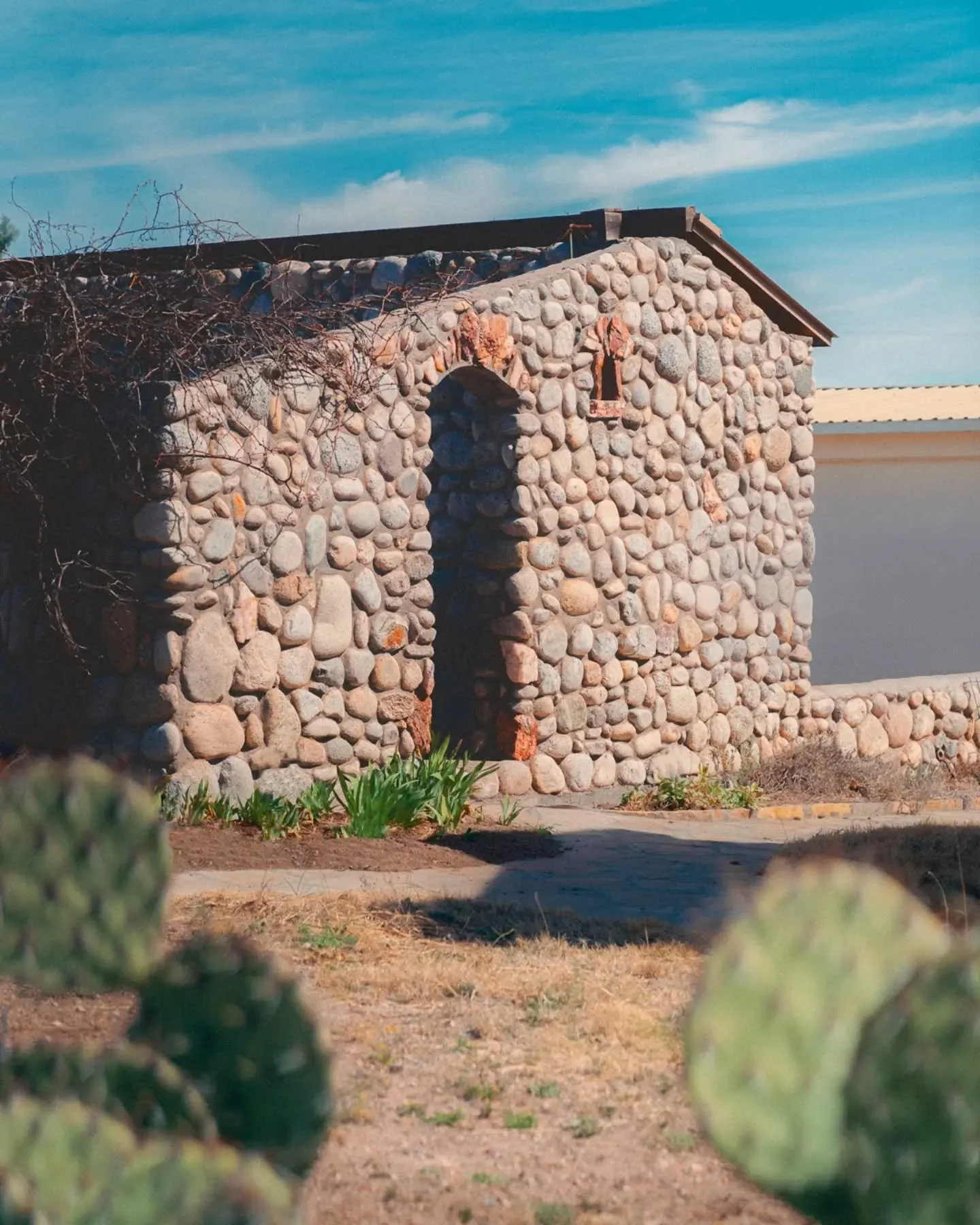 Fixer upper

.
#marfa #broadmag #thisaintartschool #documentingspace #americanlandscape