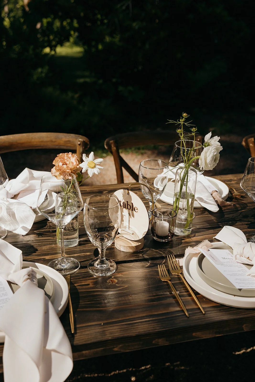 Central oregon wedding tablescape design at lo