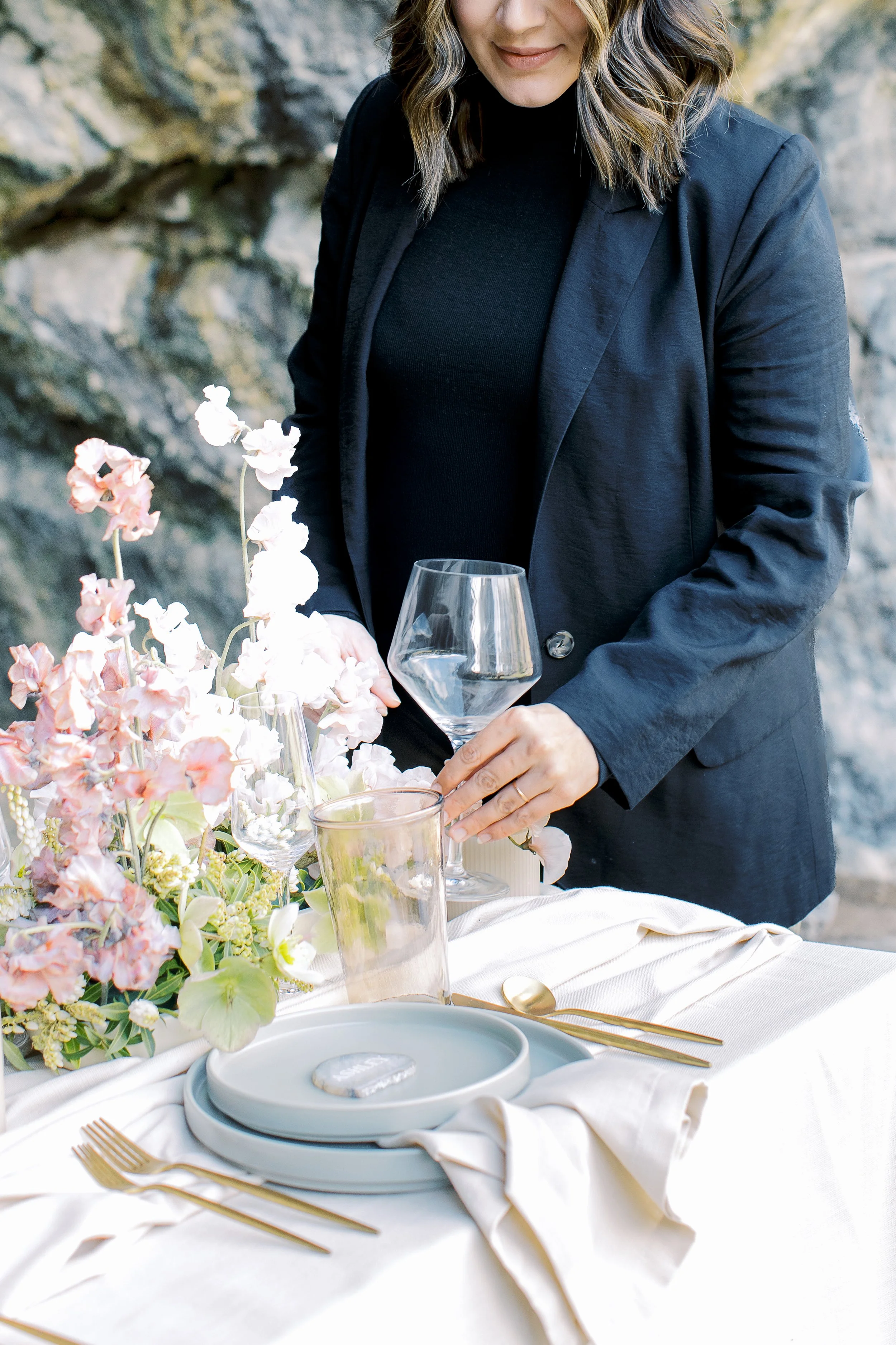 Custom wedding place cards that are agate slates, personalized and elegant wedding signage, unique seating arrangement ideas for weddings and receptions in Central Oregon and beyond.