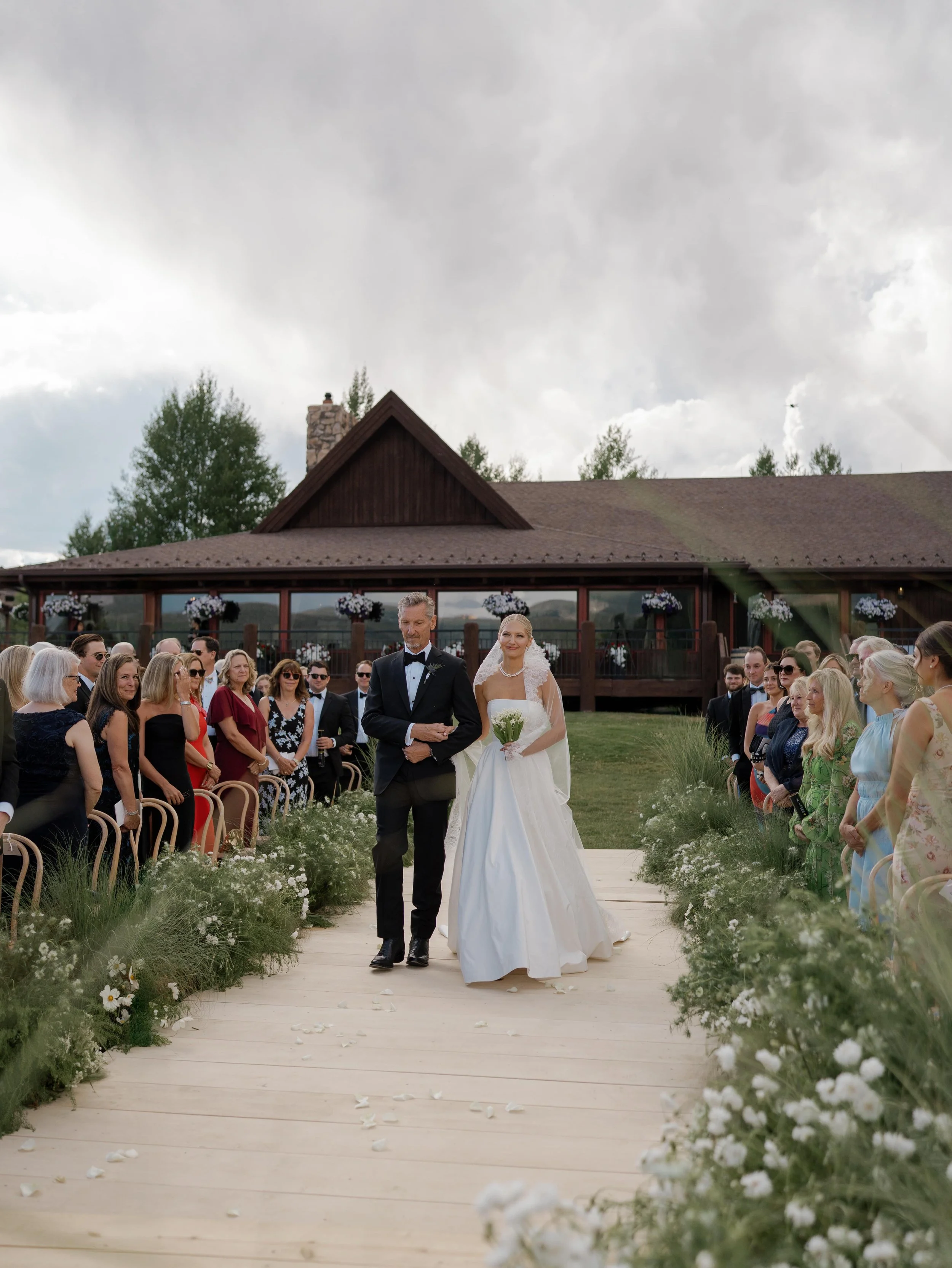 61-kelseycowley_weddingpreview_olivia&graydon-min.jpg
