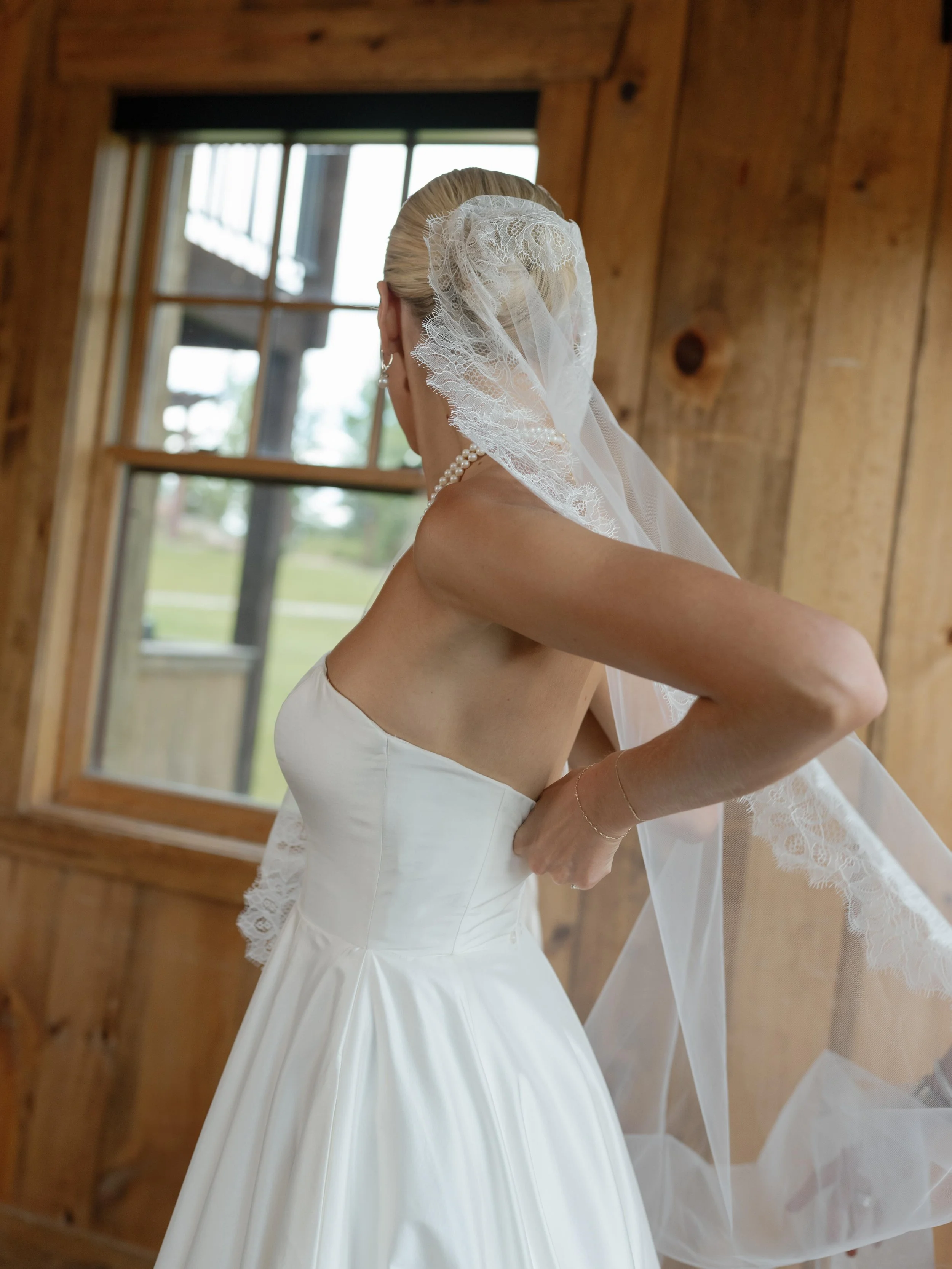 16-kelseycowley_weddingpreview_olivia&graydon-min.jpg