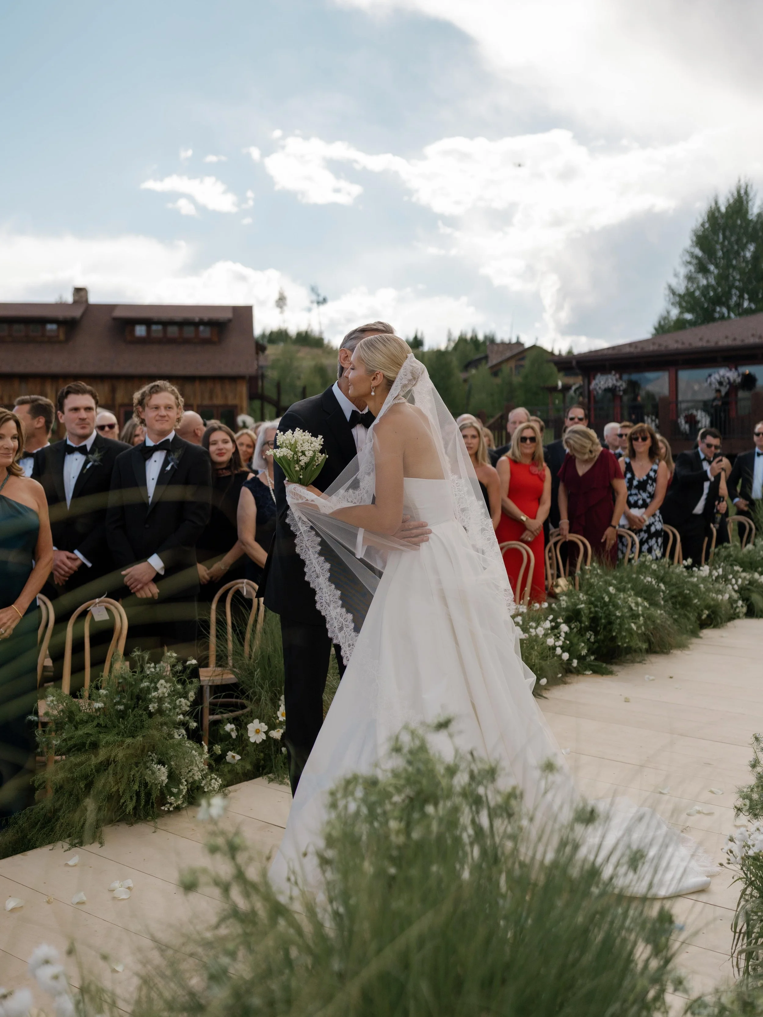 62-kelseycowley_weddingpreview_olivia&graydon-min.jpg