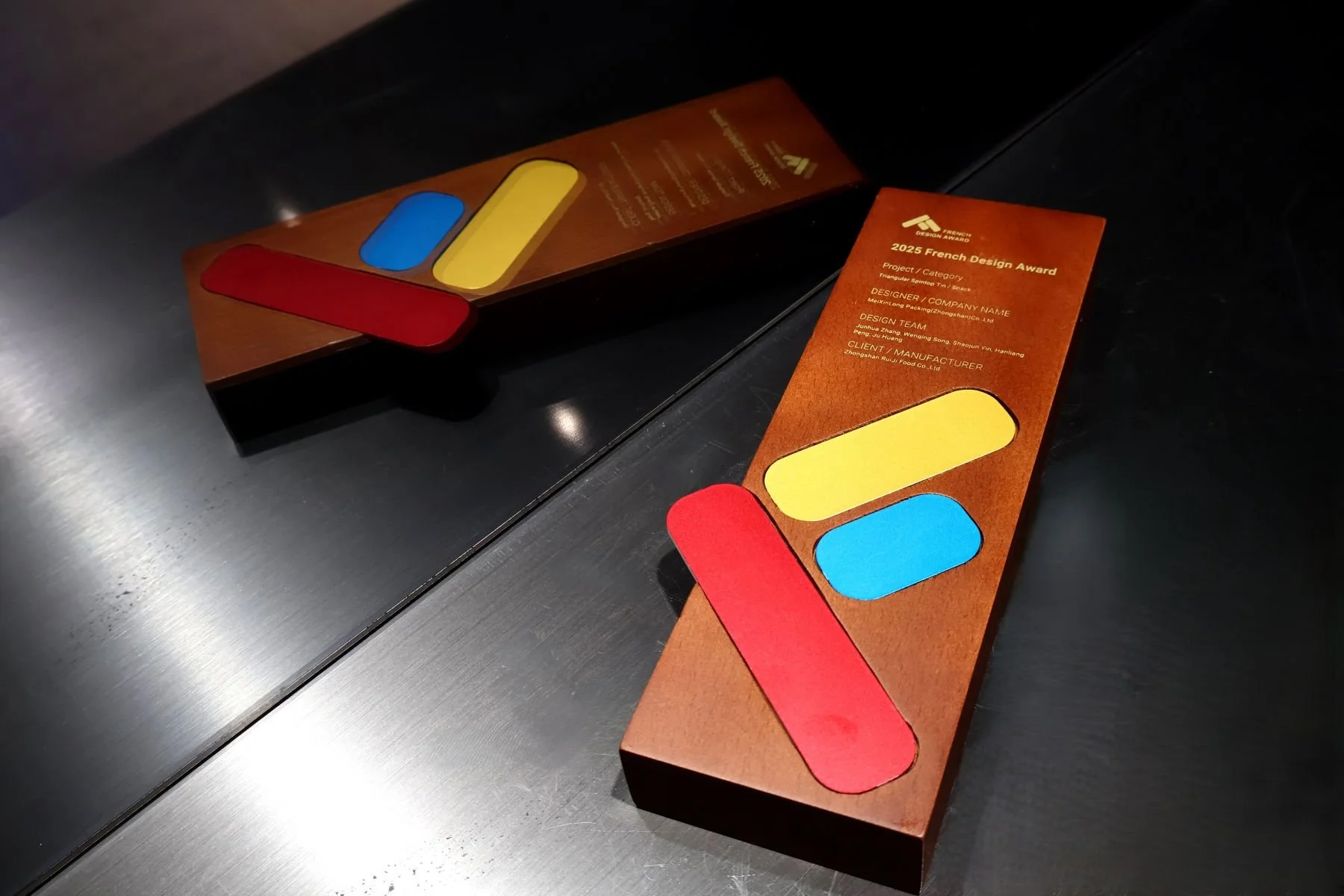 Another International Triumph: MeiXinLong Packing Wins 2025 French Design Award for Triangular Spintop Tin