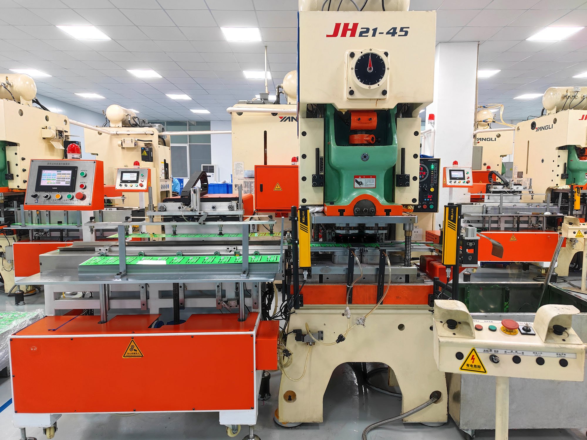 Our investment in fully automatic punching machines reflects our commitment to delivering top-tier tin products to our customers. With these machines, we can efficiently fulfill orders of various sizes while maintaining uncompromising quality standar