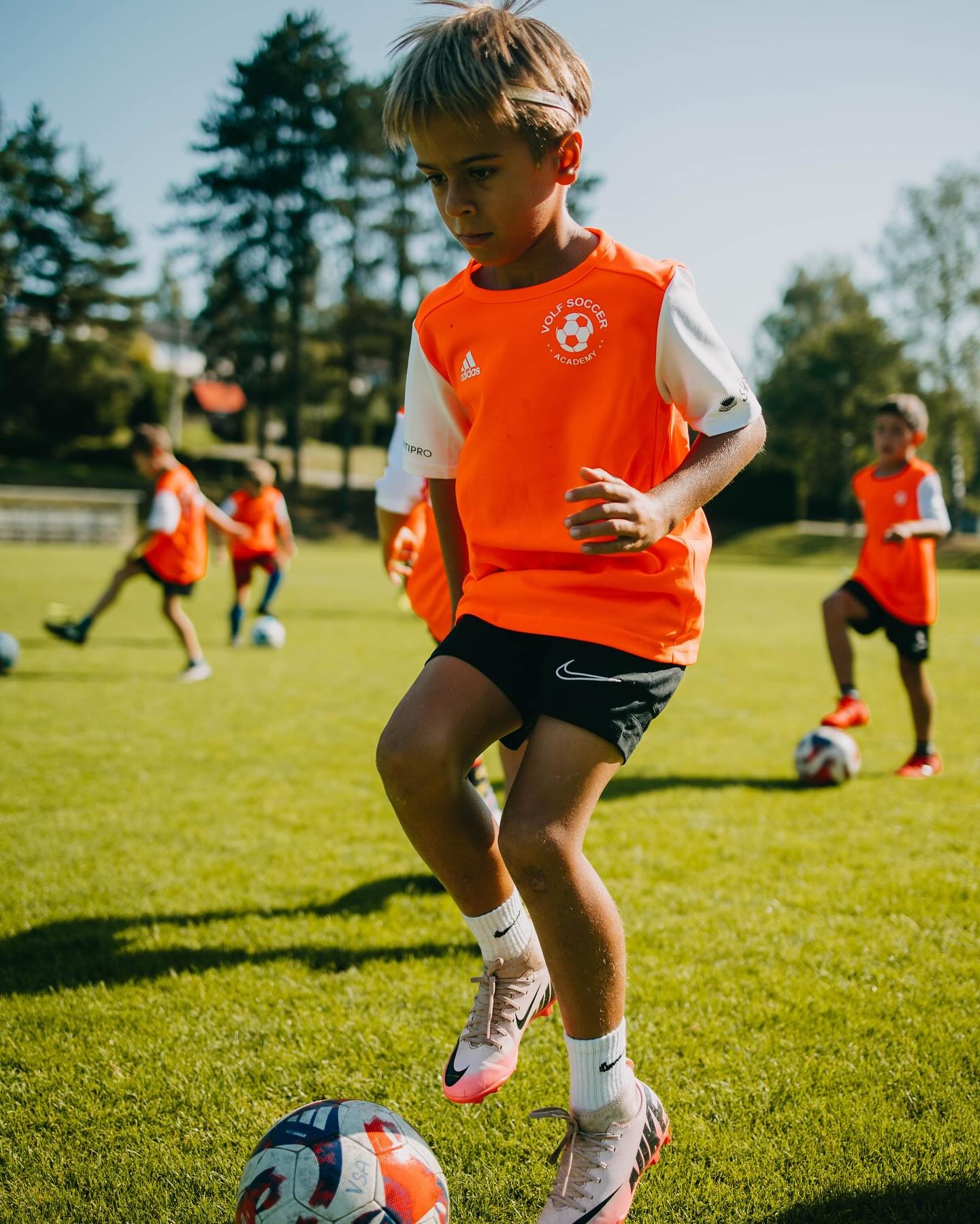 Chce&scaron; zlep&scaron;ovat sv&eacute; technick&eacute; dovednosti v Pardubic&iacute;ch?💥
Kontaktuj n&aacute;s na emailu matous@volfsoccer.com ⚽️
Tě&scaron;&iacute;me se na tebe!🤝
.
Do you want to improve your soccer skills in Pardubice?💥 contac