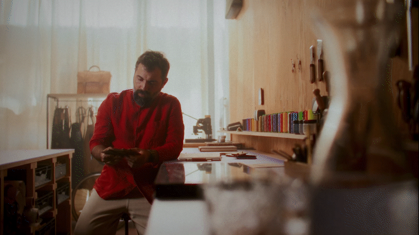 Cineastischer Produkt- und Fashion-Werbefilm für Marlon Navarro Leather Goods – 80 White Frankfurt.