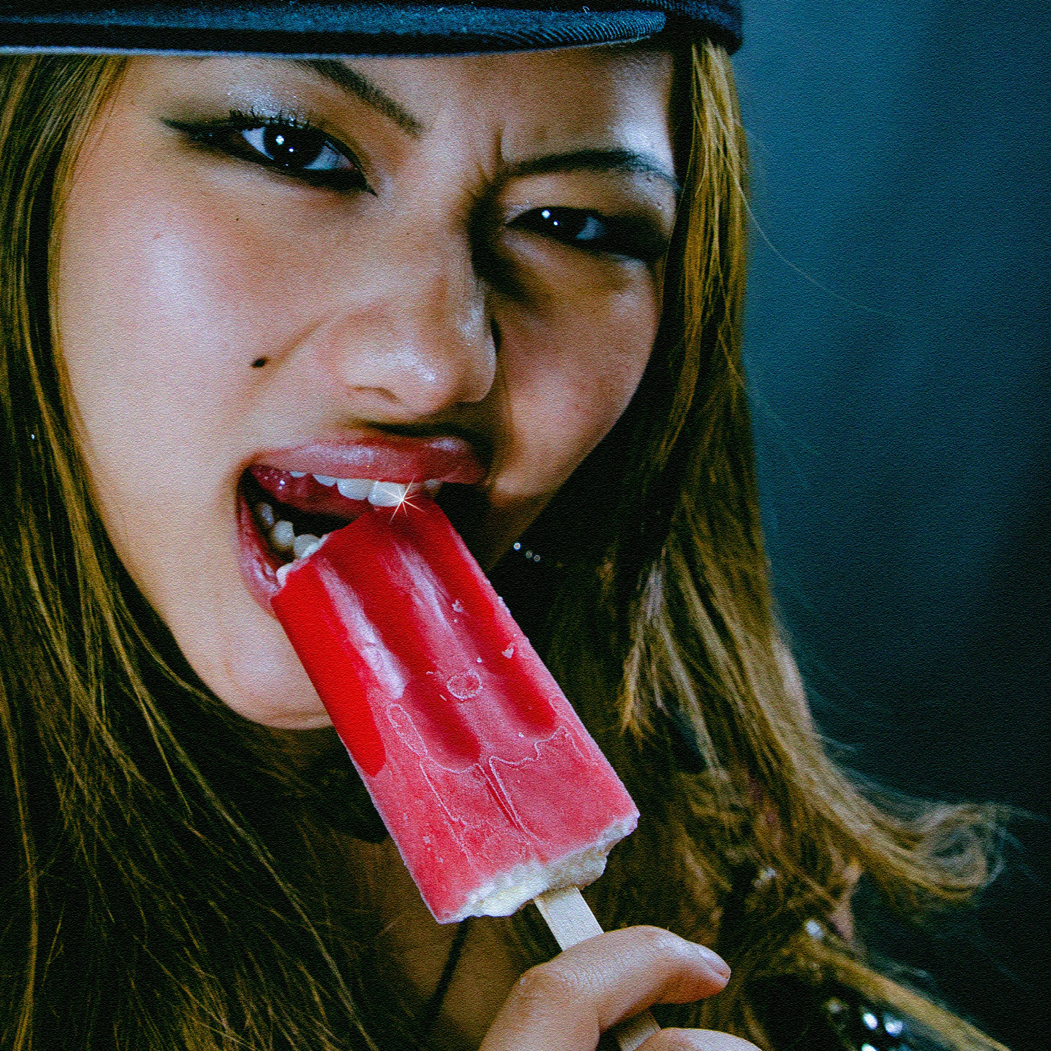 thora crop 2 sparkle + texture.png