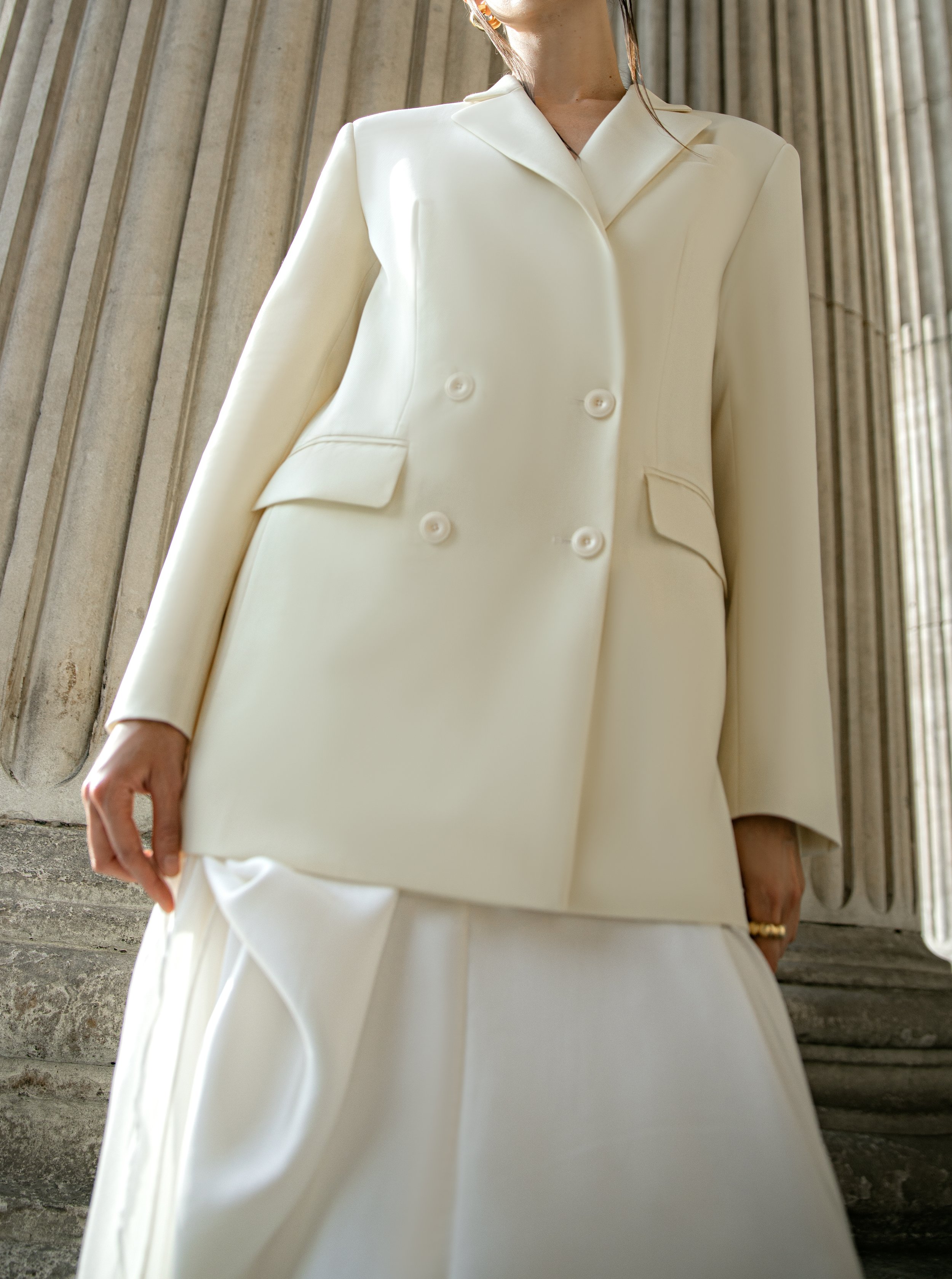 INNNA offers a midi white cream silk dress suitable for birthday parties, summer days, or evening weddings, ideal for brides and bridesmaids. It pairs with a cream double-breasted or black blazer.