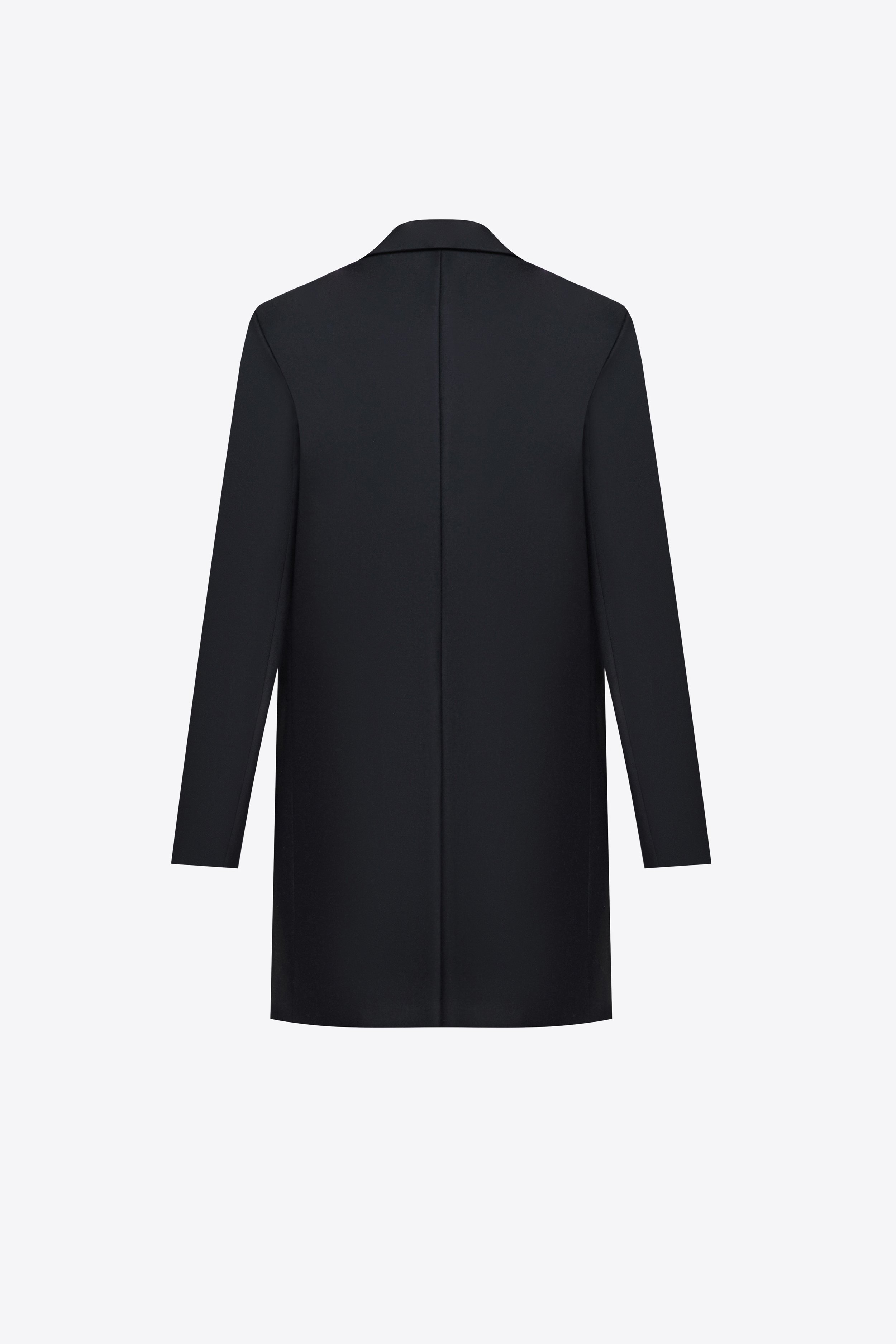 INNNA offers women a black luxury lightly oversized single-breasted blazer in Lustre Wool Flannel, perfectly matchable with suit shorts.