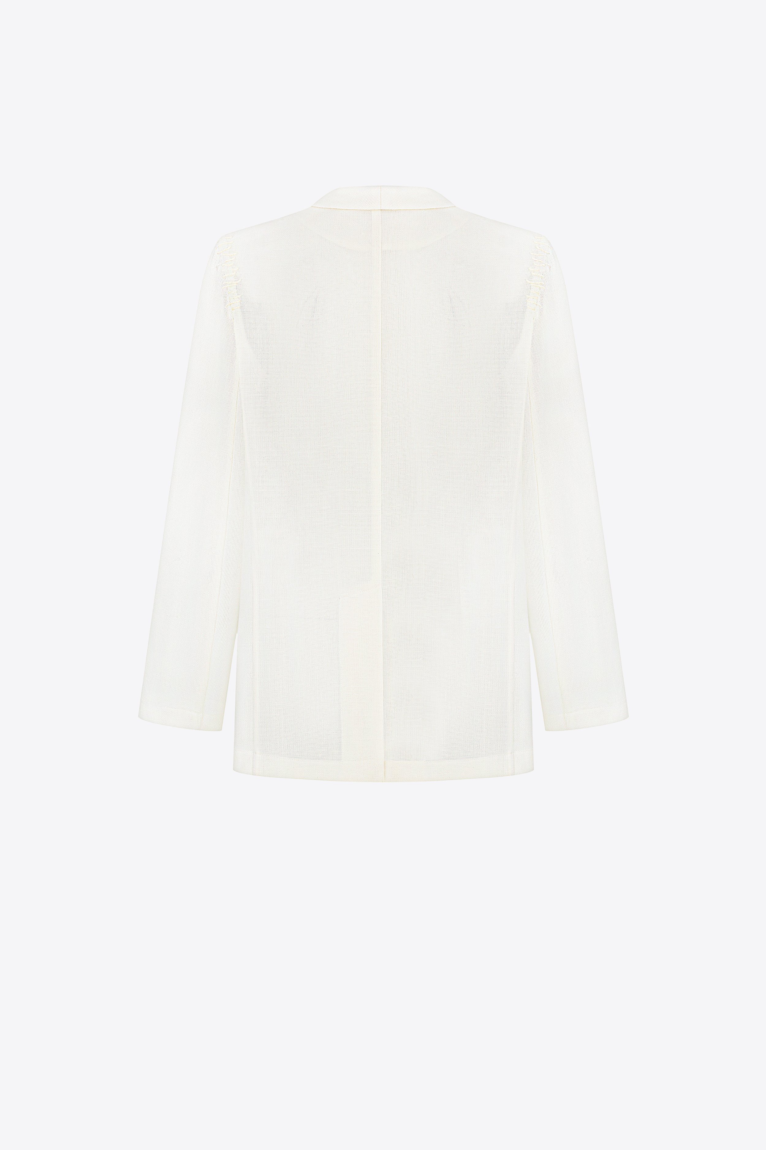 INNNA offers women a luxury wool single-breasted shirt-like blazer in cream ivory colour, suitable for day and evening summer parties, weddings, bow tie events, or office workwear.
