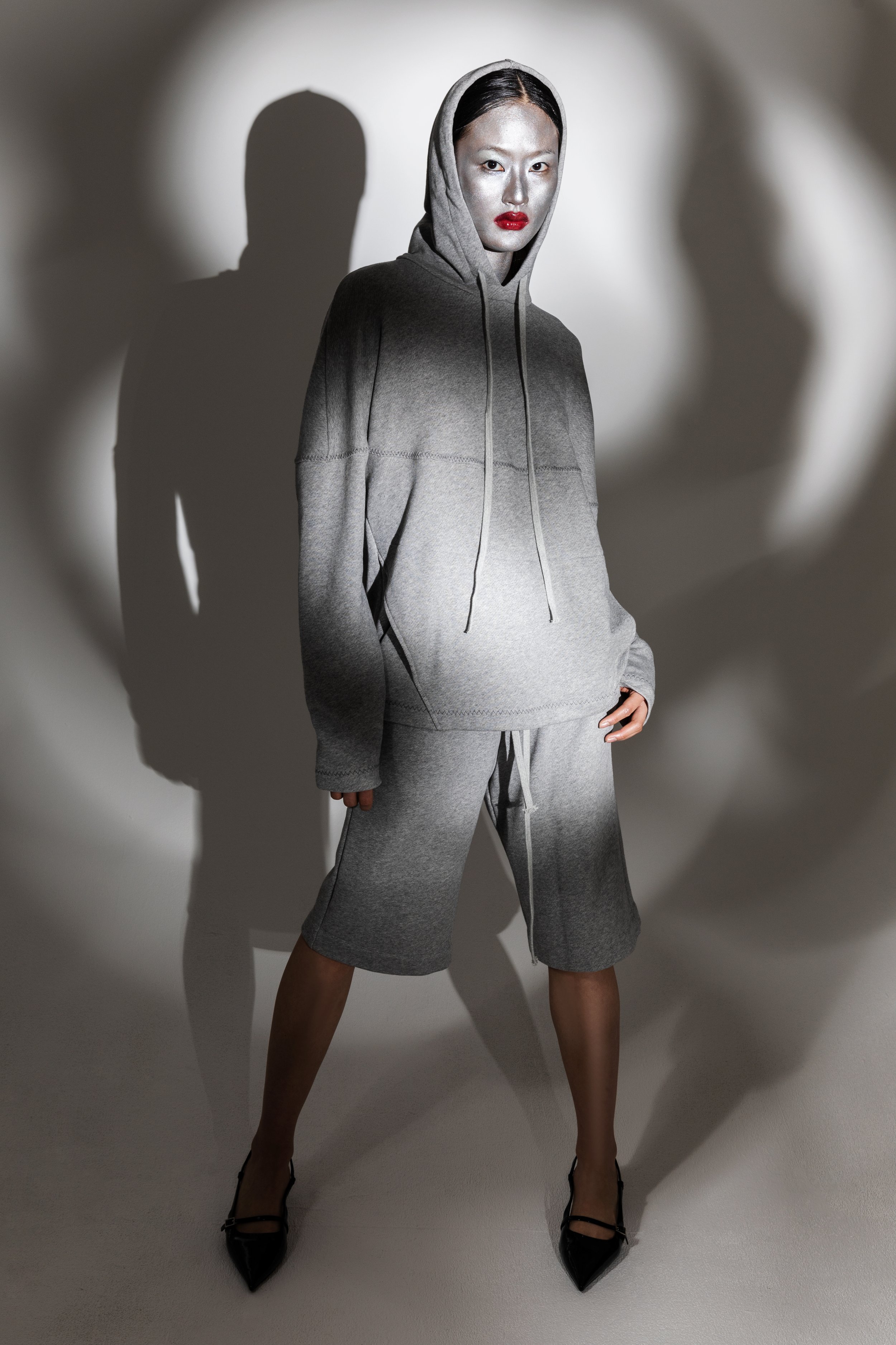 INNNA offers 100% soft cotton hoodies, often called sweatshirts, in grey, available with matching traders shorts as a set.