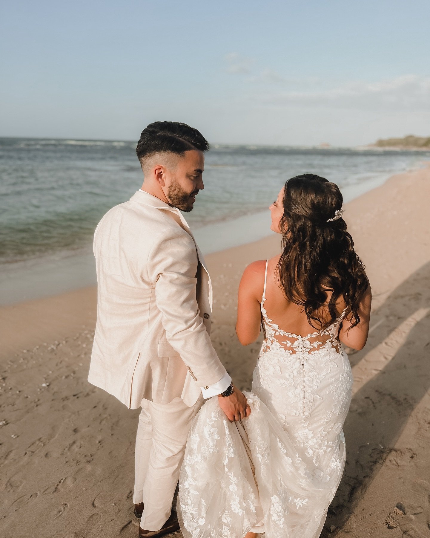 I learned a real lesson on my last vacation: bring your camera everywhere. 

Because you never know when you will meet the most amazing couple and get to take impromptu wedding photos. 🤍🤍🤍

Beach elopement anyone? I&rsquo;m ALWAYS down!