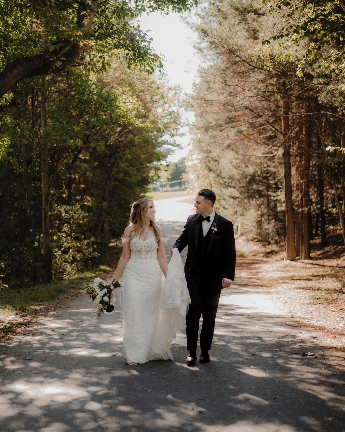 Just reliving this beautiful wedding today. 

🤍

MUA: @elissageorgiabeauty 
DJ: @sound.wav.rentals 
Venue: @societa_caruso 
Florals: @katelynsflorals 
Hair: @beautyandlivelyco
