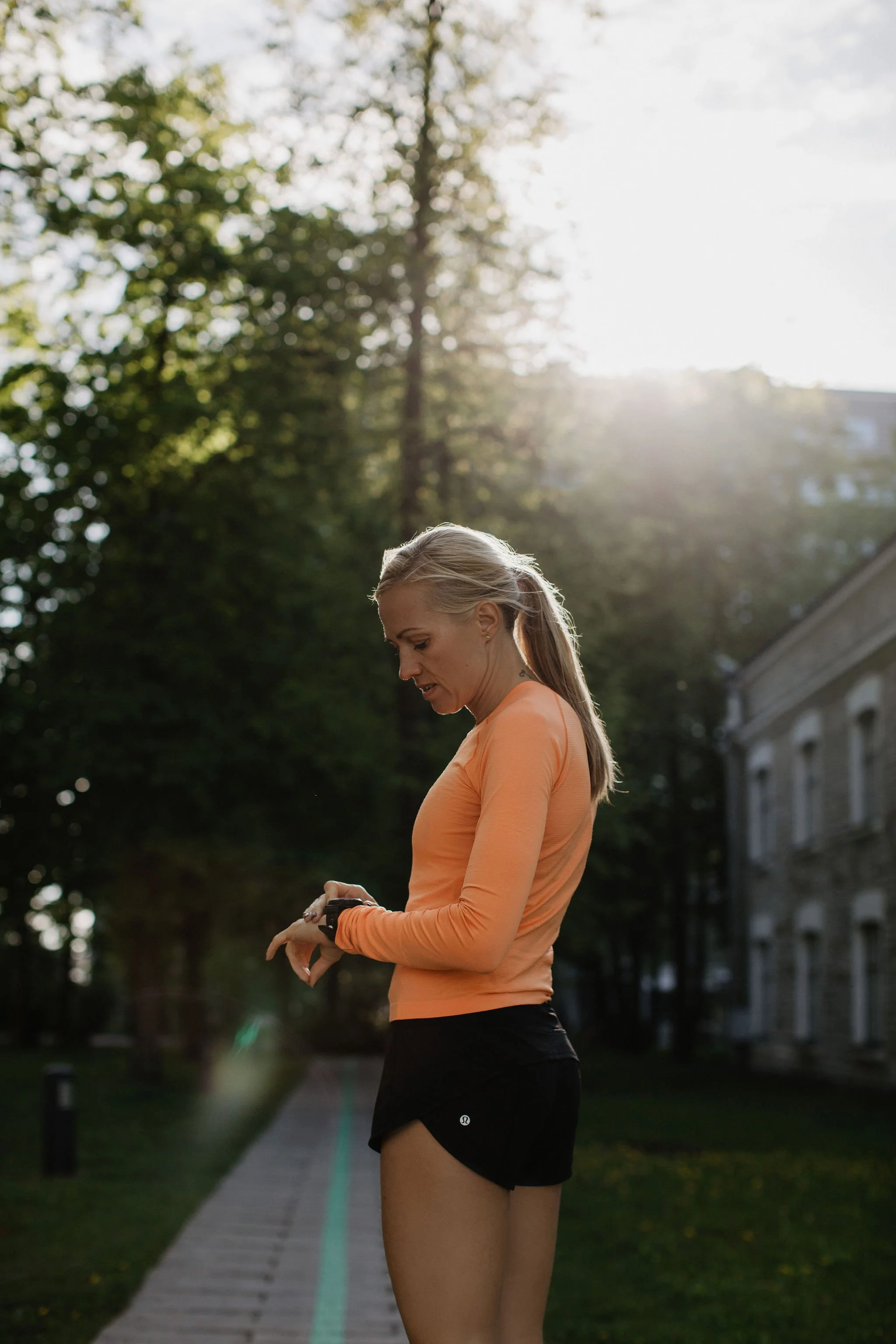 Qualified running coach measuring time