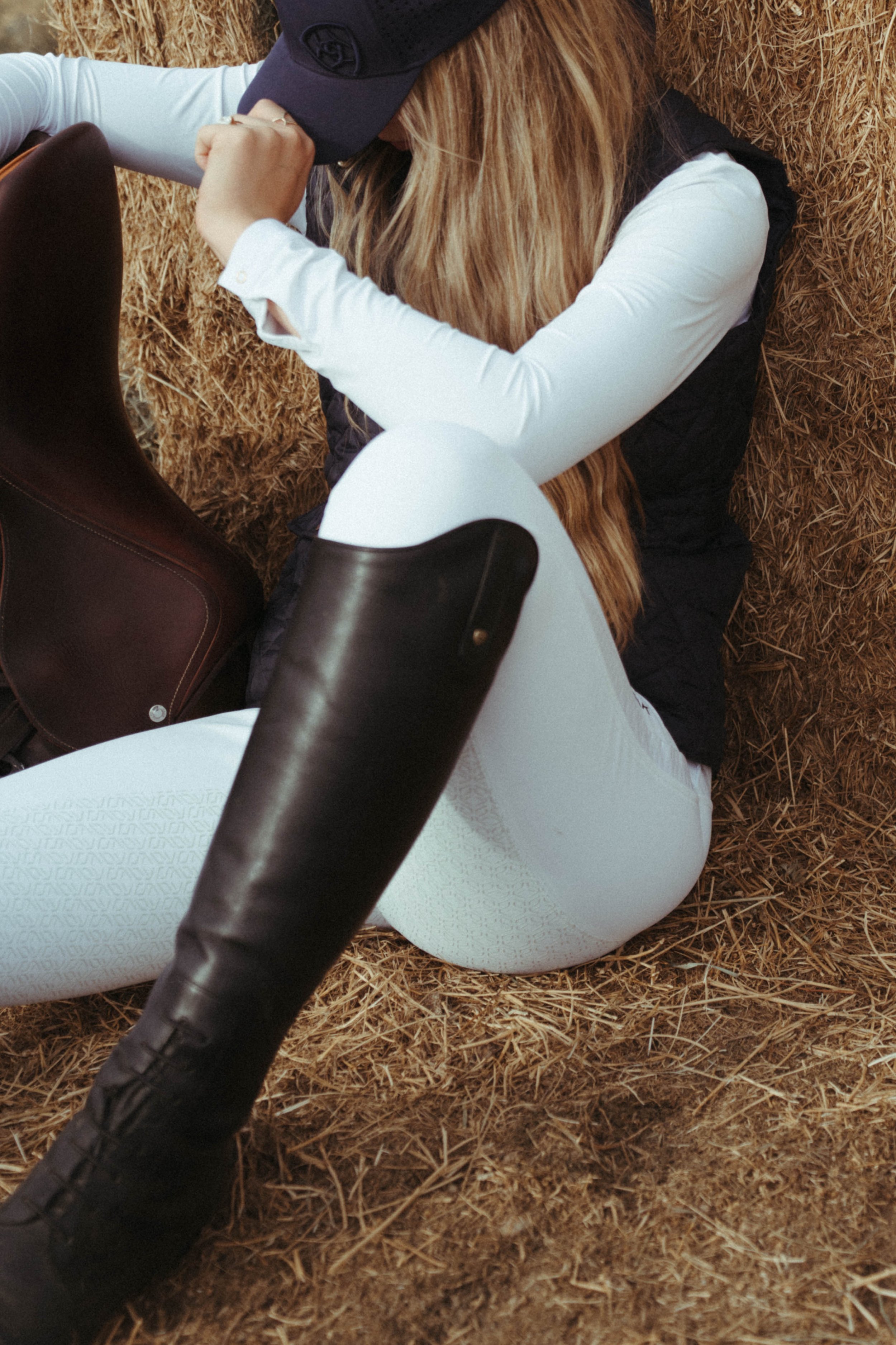 Equestrian portrait-style photographs featuring a woman with her horse in a beautiful outdoor setting, showcasing her riding style, equestrian lifestyle, and connection with her horse through natural, editorial-inspired imagery.