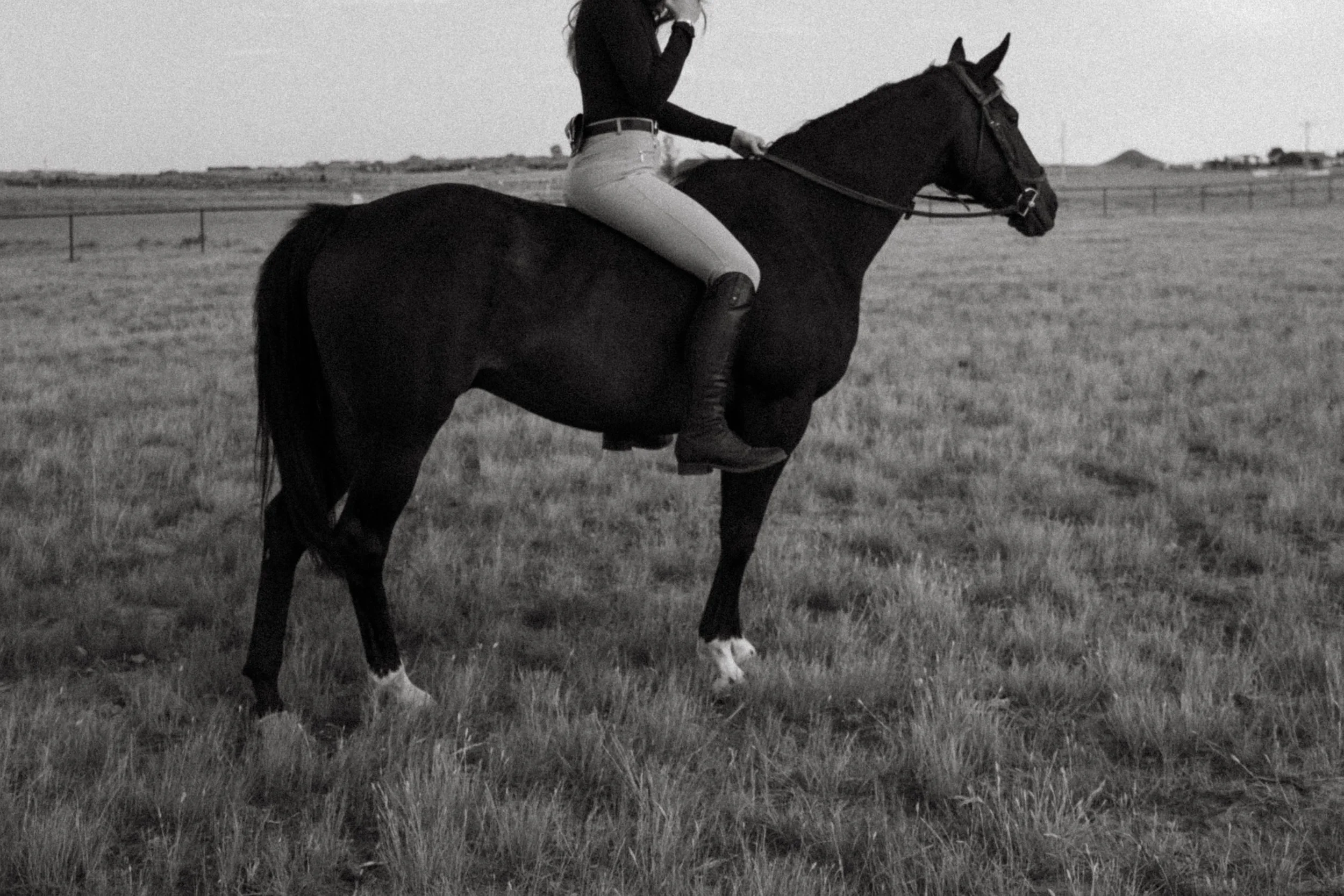 Equestrian portrait-style photographs featuring a woman with her horse in a beautiful outdoor setting, showcasing her riding style, equestrian lifestyle, and connection with her horse through natural, editorial-inspired imagery.