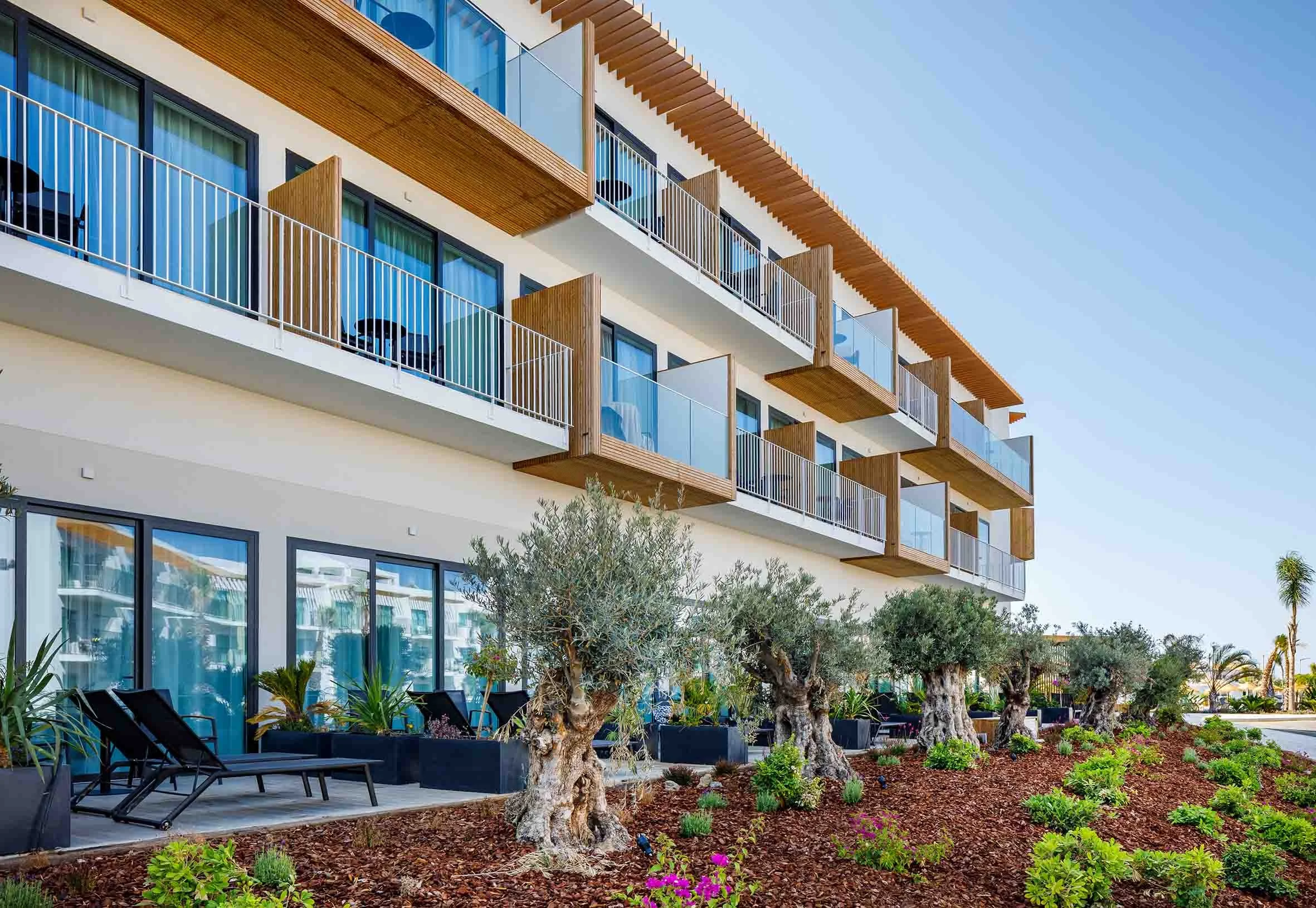 2021-facade-hotel.jpg