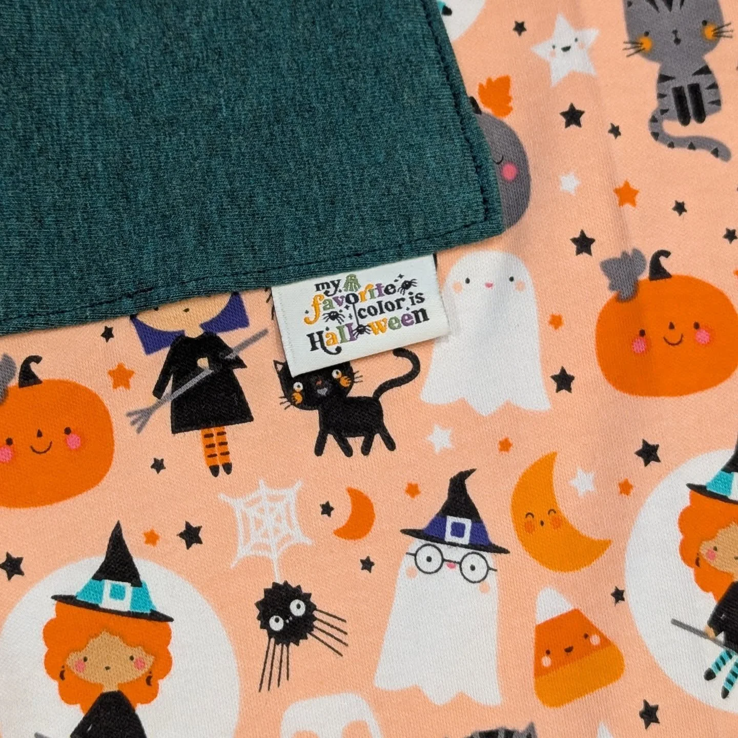 A little sneak peek of something I am working on for @peekaboopatternshop with a perfect tag from @shinebrightlabelco . My daughter loves all things Halloween, so I imagine this will be an all-year-round outfit.🖤🧡💚💜