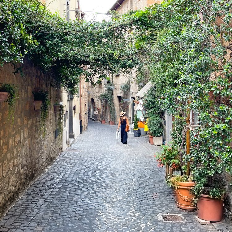 Orvieto,+alley.jpg