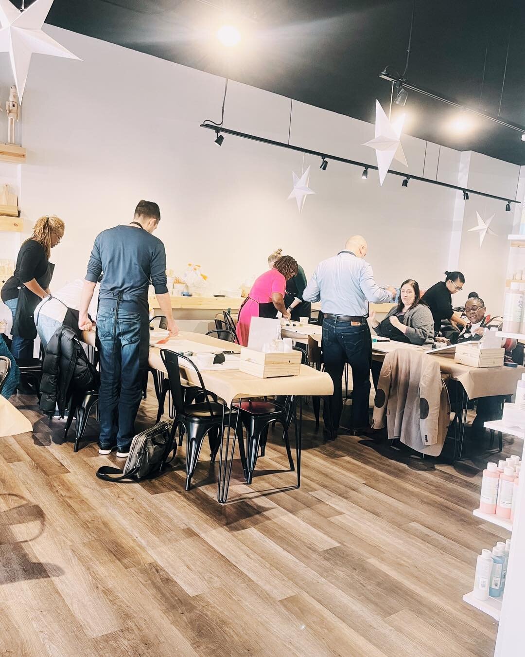 We love being able to provide such a fun, relaxing, creative studio for companies, groups and/or parties. 👩&zwj;🎨🎨

Creative Culture is the perfect  places to come together to celebrate your special occasion. 🖤
.
.
.
#discoverkc #thingstodoinkans