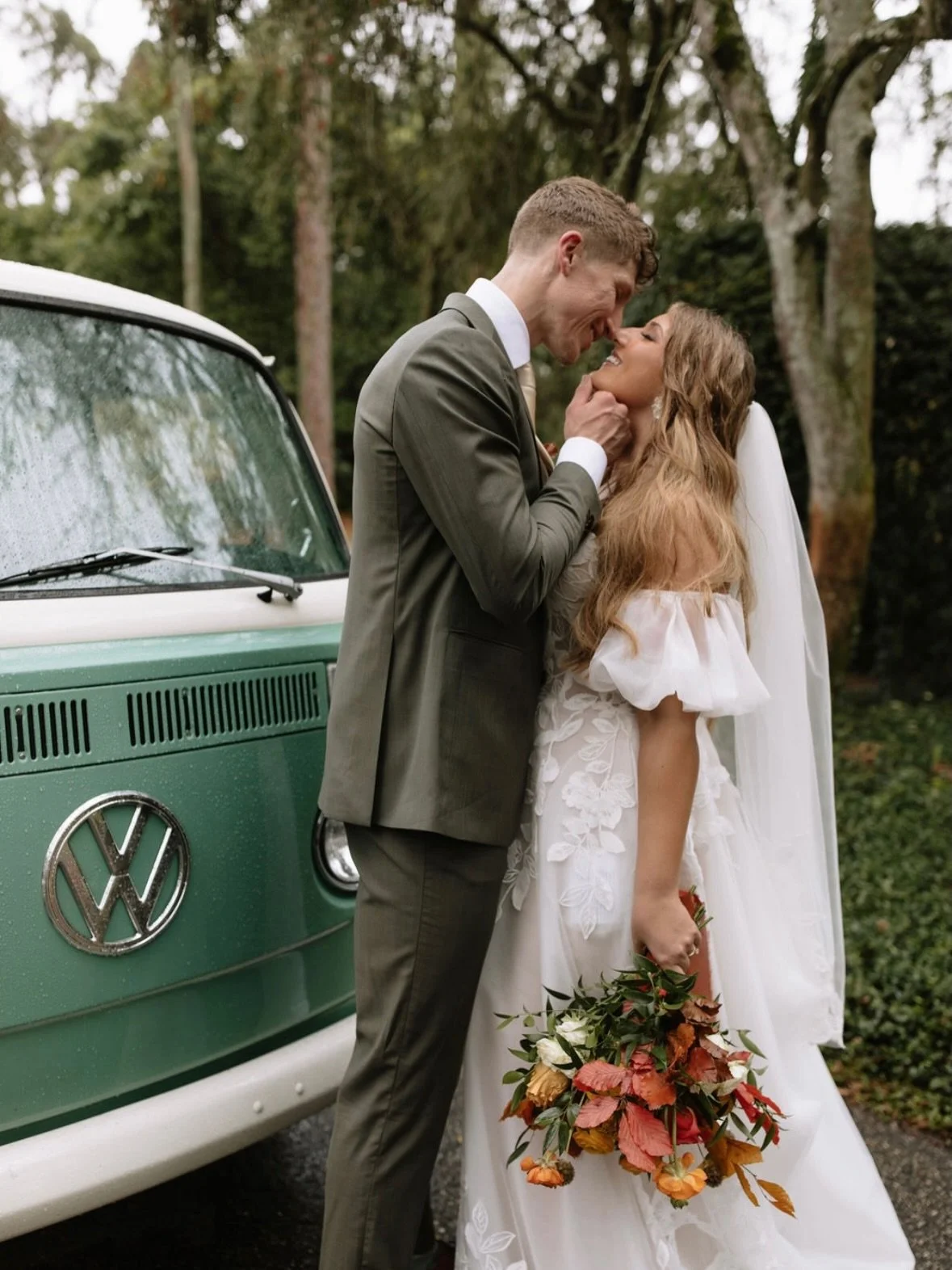 The cutest &ldquo;I do&rdquo; backdrop: the Good Times Roll Bus!
Congrats, you two &mdash; let the good times roll forever 🤍💍
#vw #vwbus #volkswagen #photobothrental #wedding